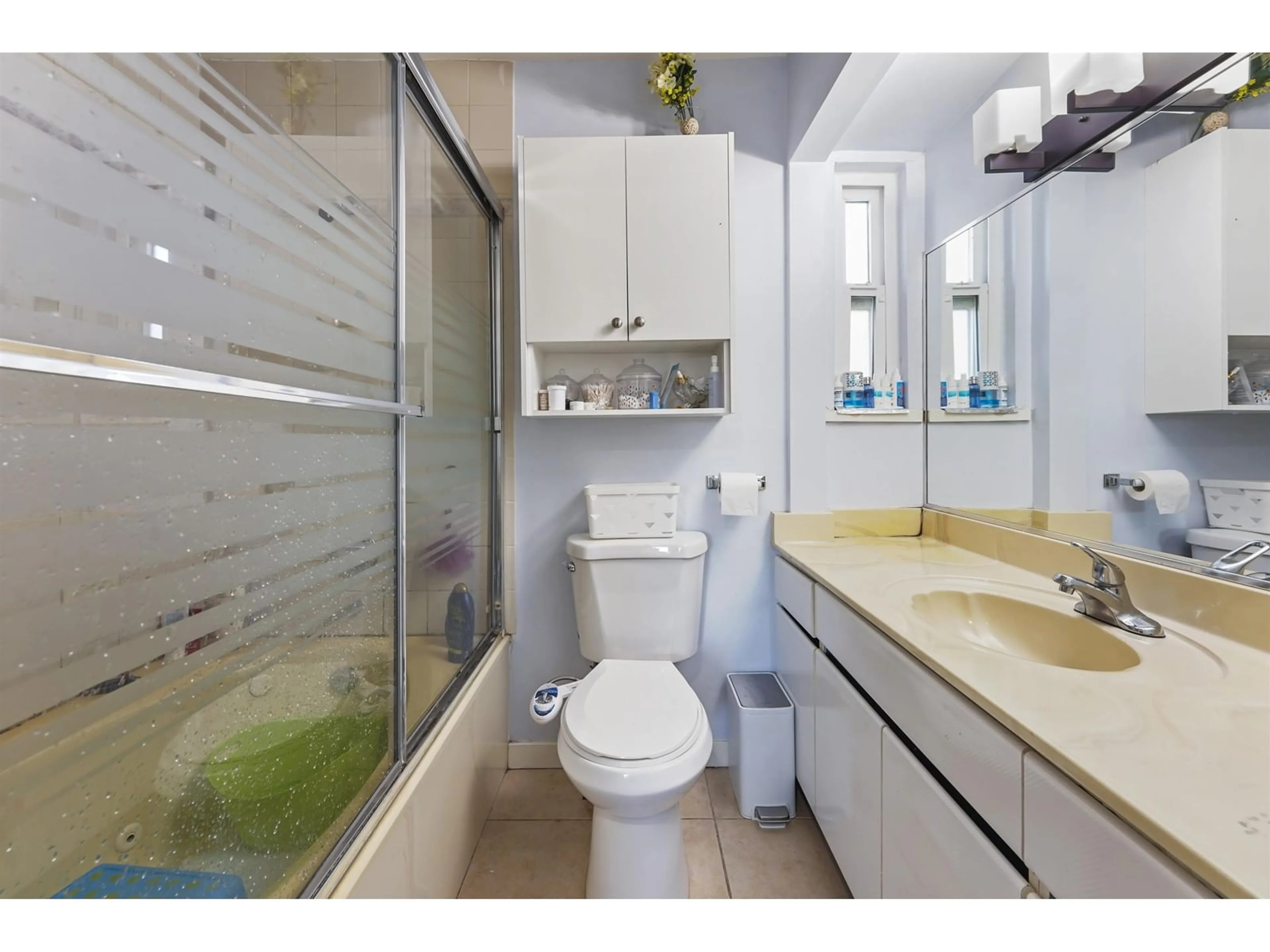 Standard bathroom, ceramic/tile floor for 13505 84 AVENUE, Surrey British Columbia V3V6C5