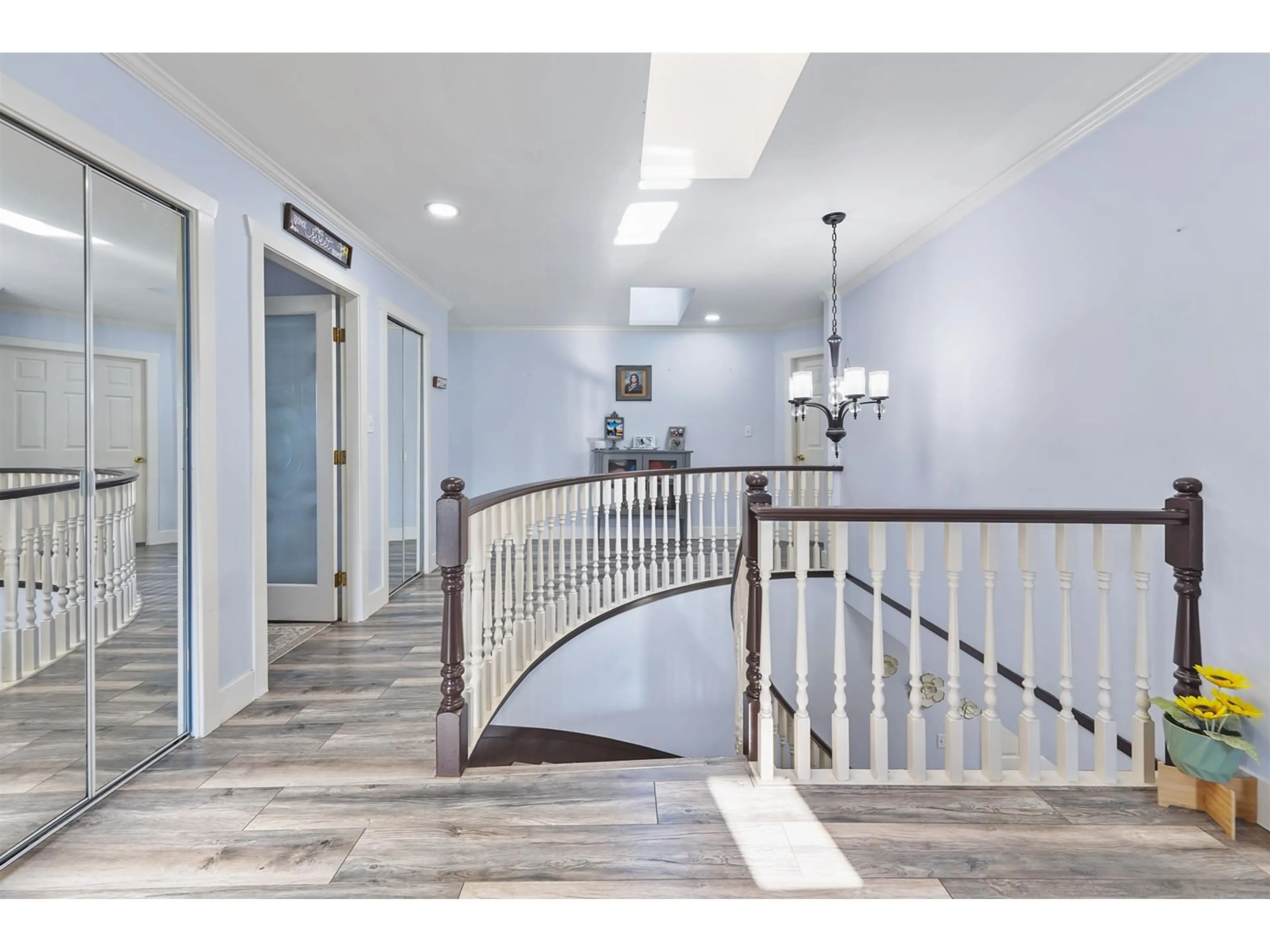 Indoor foyer for 13505 84 AVENUE, Surrey British Columbia V3V6C5