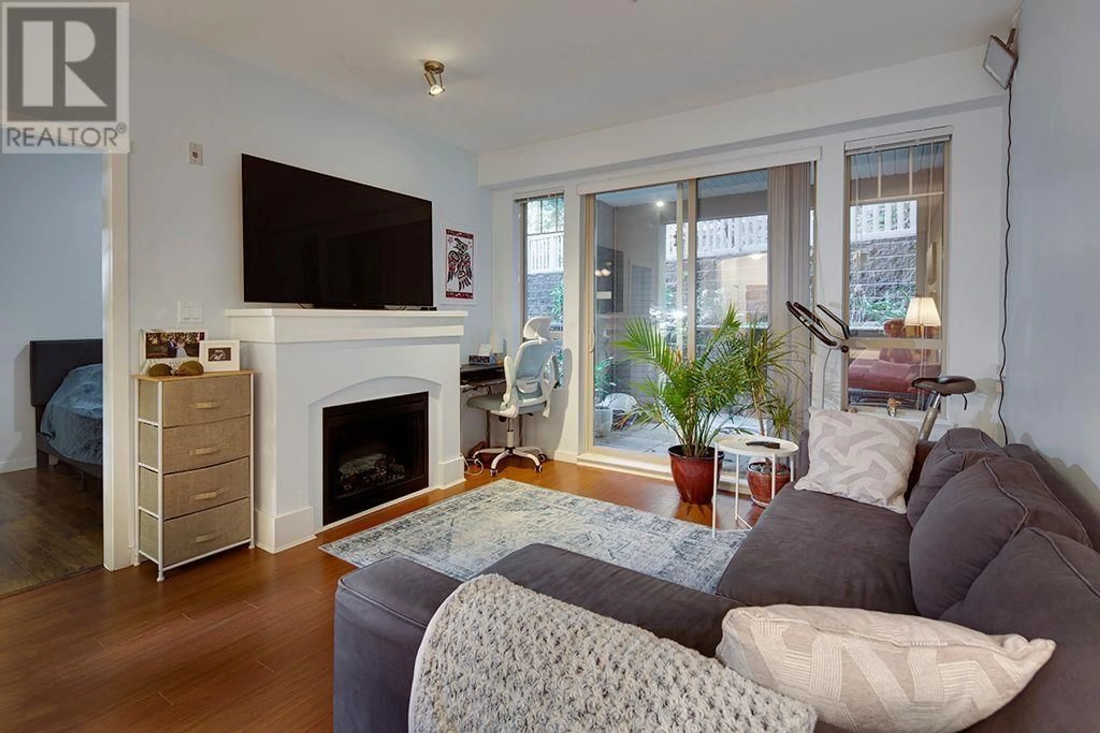 Living room with furniture, wood/laminate floor for 107 2951 SILVER SPRINGS BOULEVARD, Coquitlam British Columbia V3E3S4