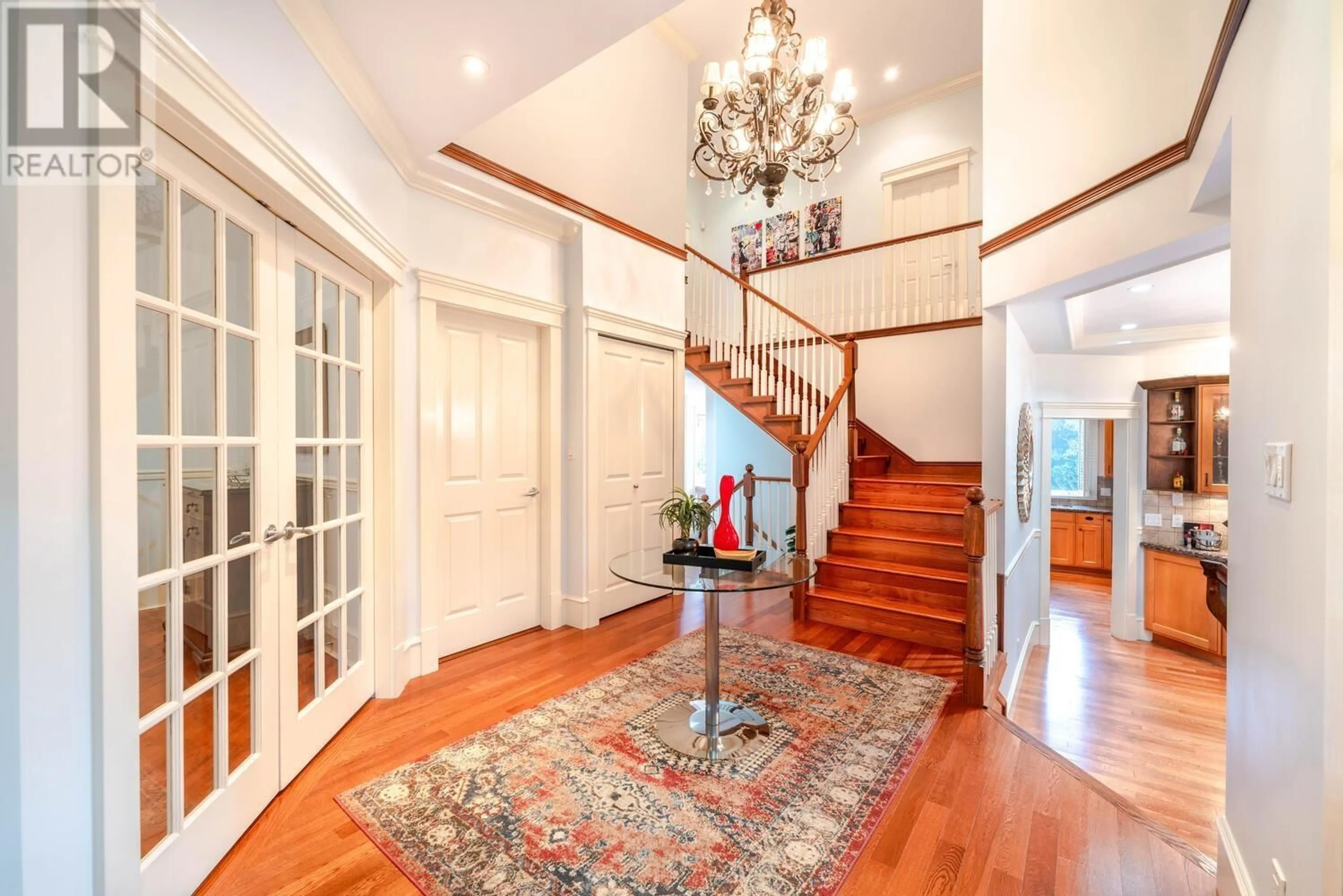 Indoor foyer for 1630 LAWSON AVENUE, West Vancouver British Columbia V7V2C9