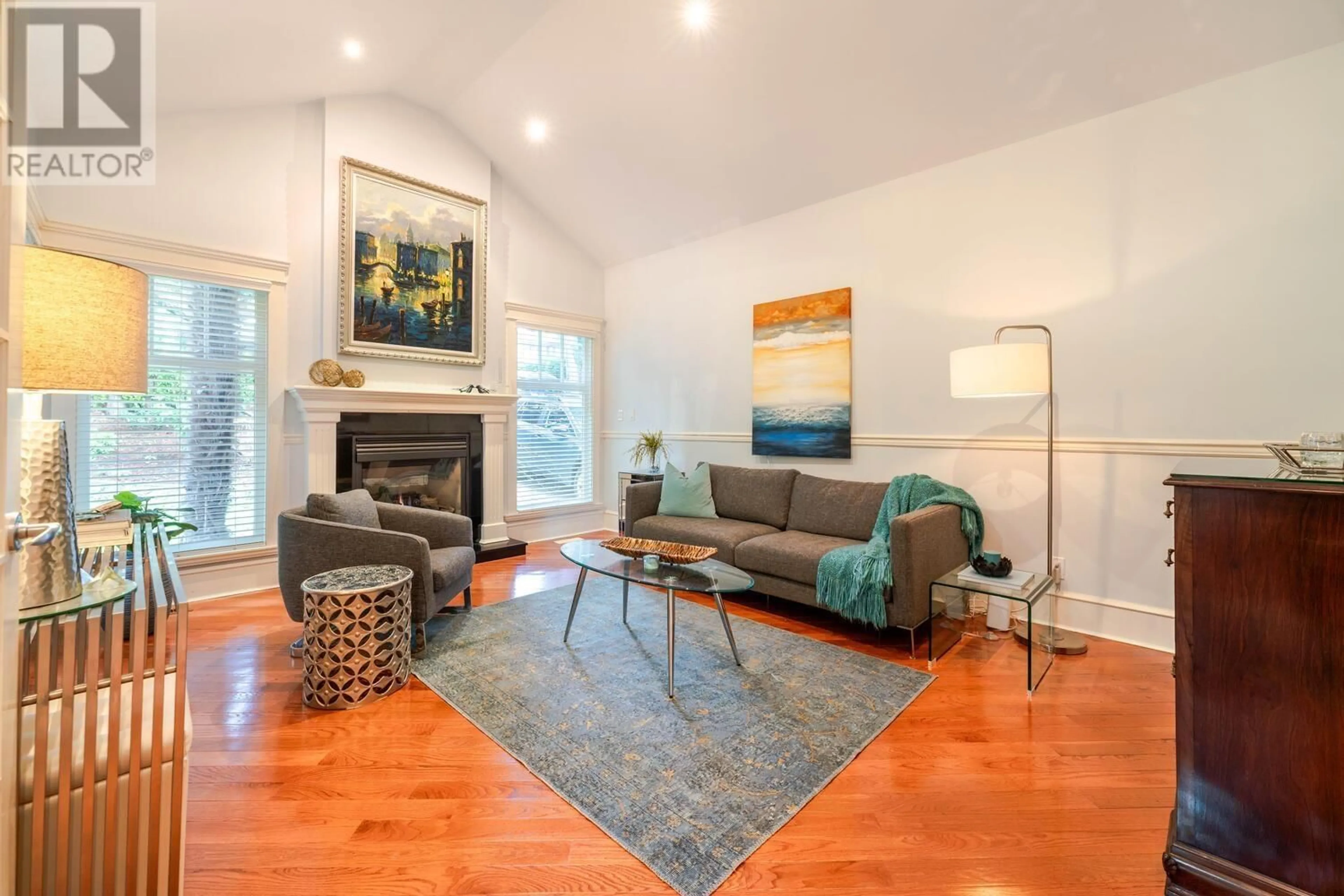 Living room with furniture, wood/laminate floor for 1630 LAWSON AVENUE, West Vancouver British Columbia V7V2C9