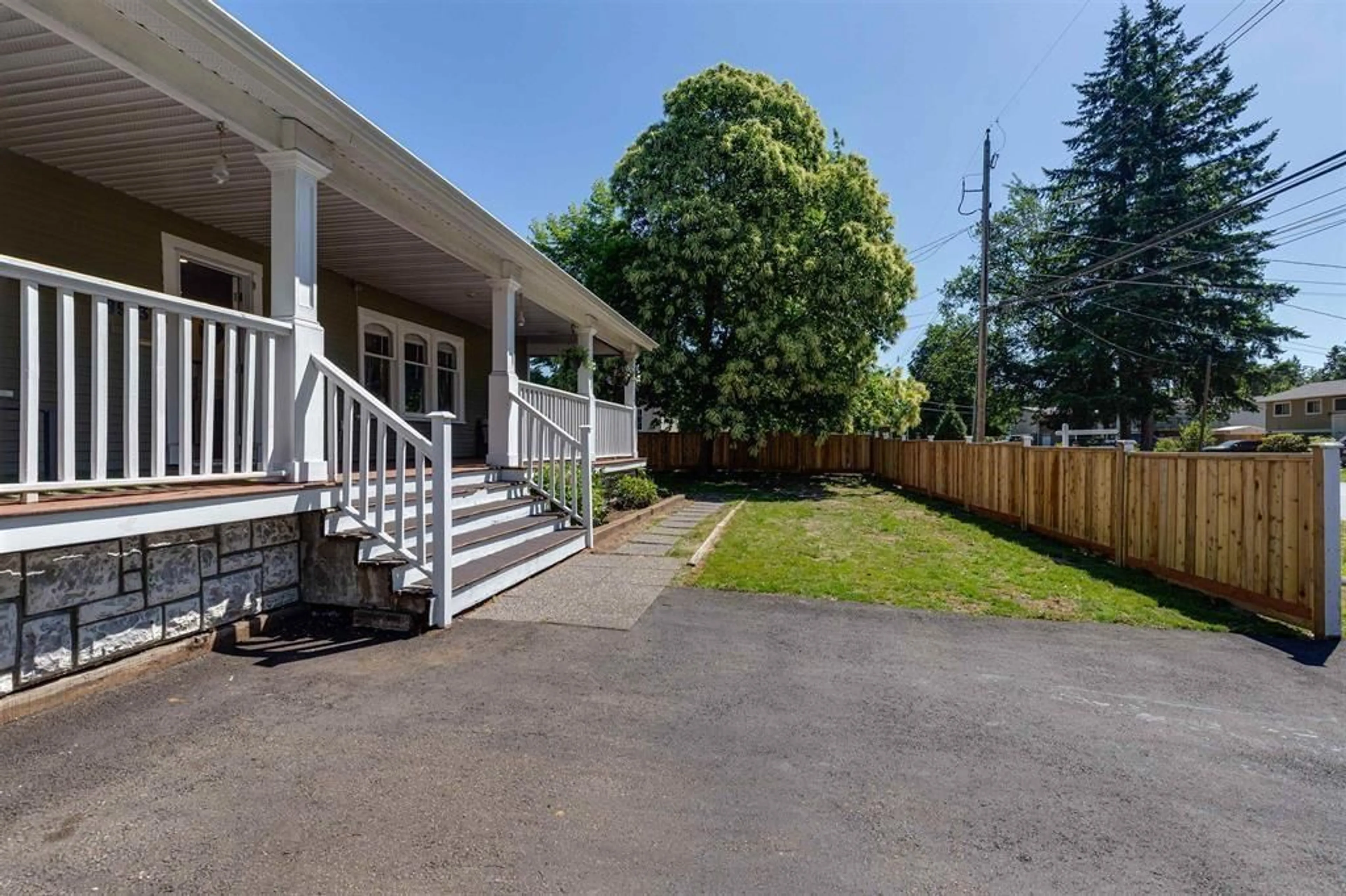 Patio, street for 19943 49 AVENUE, Langley British Columbia V3A3R5