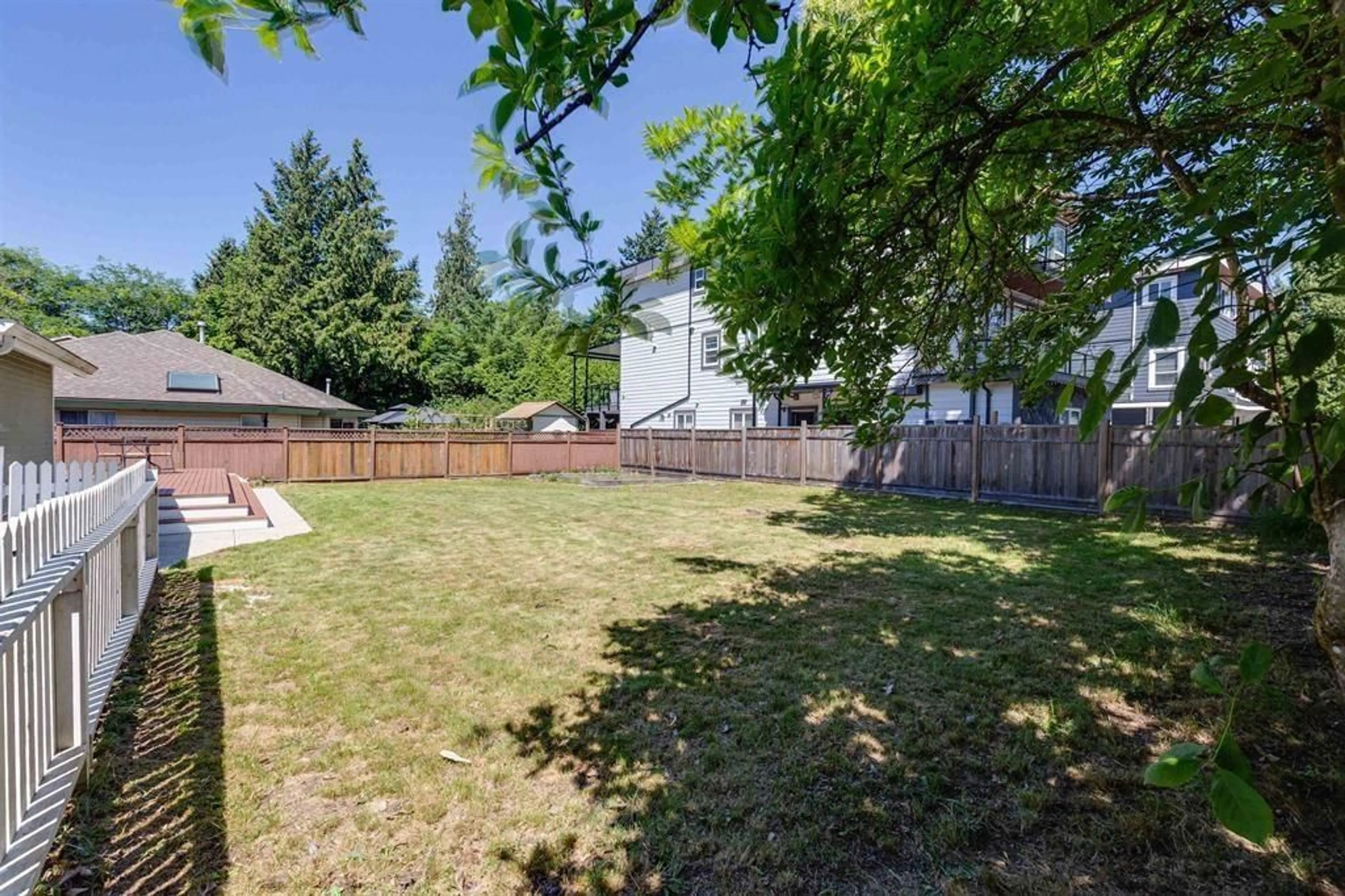 Patio, unknown for 19943 49 AVENUE, Langley British Columbia V3A3R5