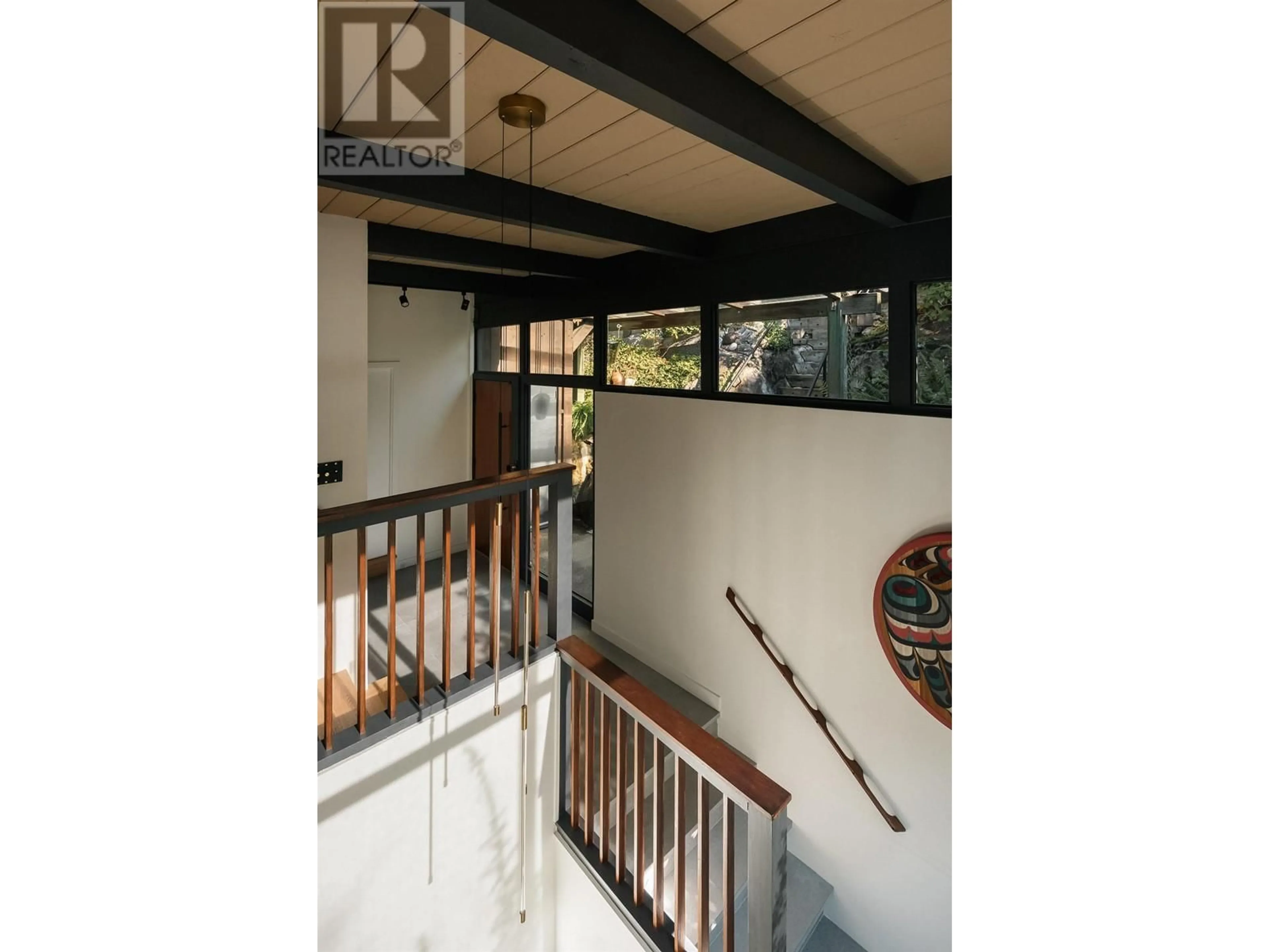 Indoor foyer for 5260 KEITH ROAD, West Vancouver British Columbia V7W2N1