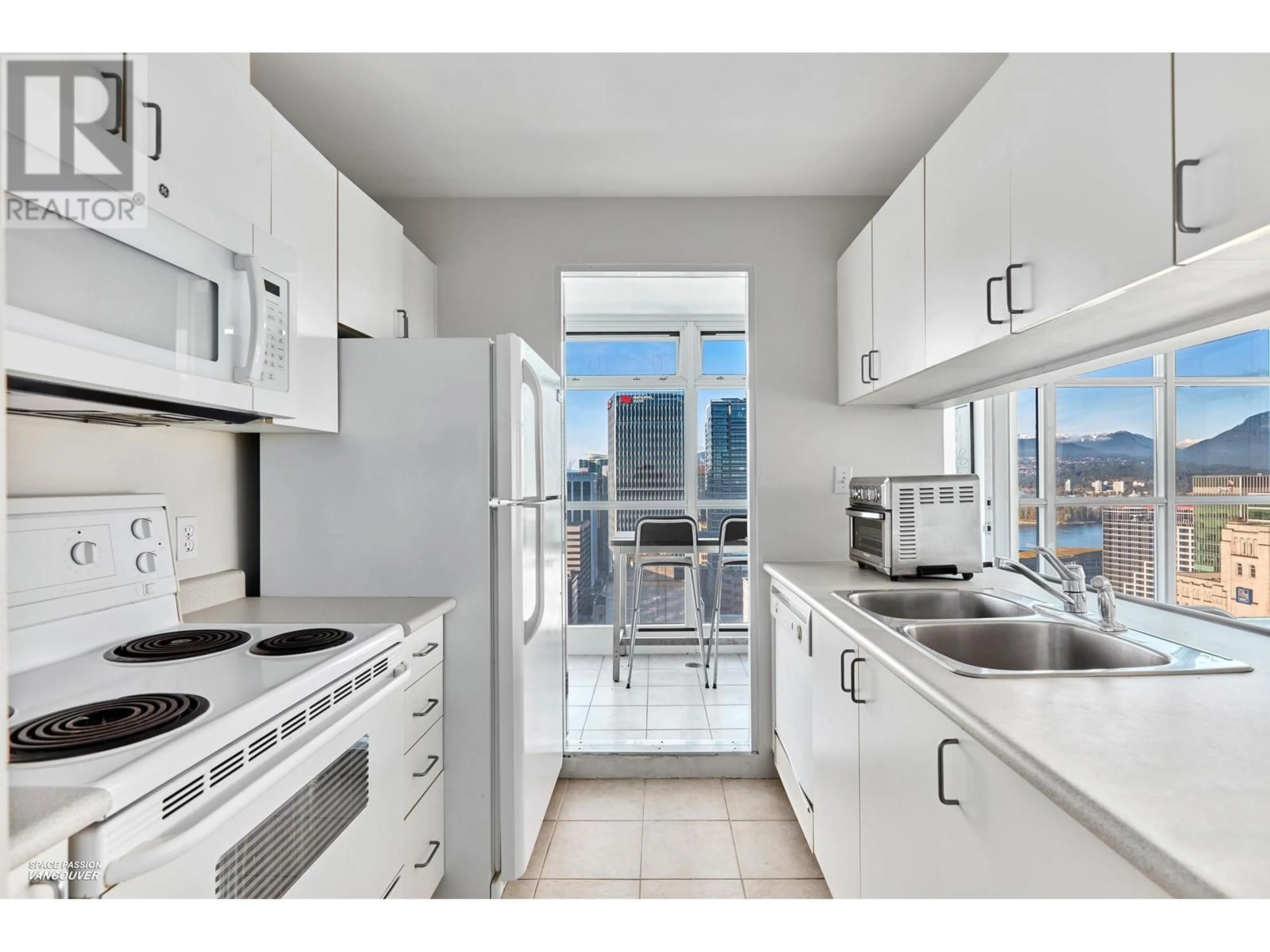 Standard kitchen, unknown for 2904 438 SEYMOUR STREET, Vancouver British Columbia V6B6H4