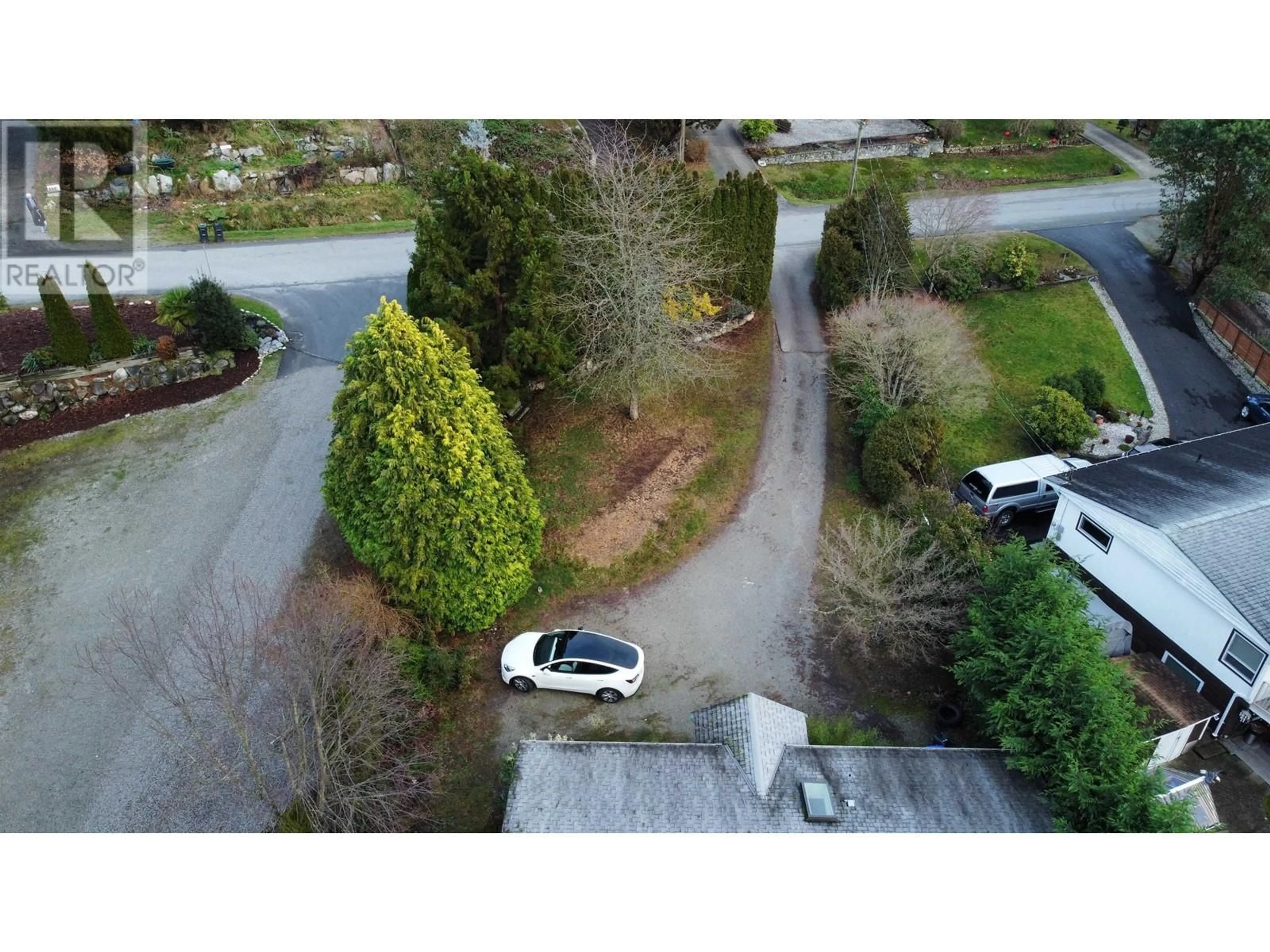 A pic from outside/outdoor area/front of a property/back of a property/a pic from drone, street for 4933 GEER ROAD, Sechelt British Columbia V7Z0B7