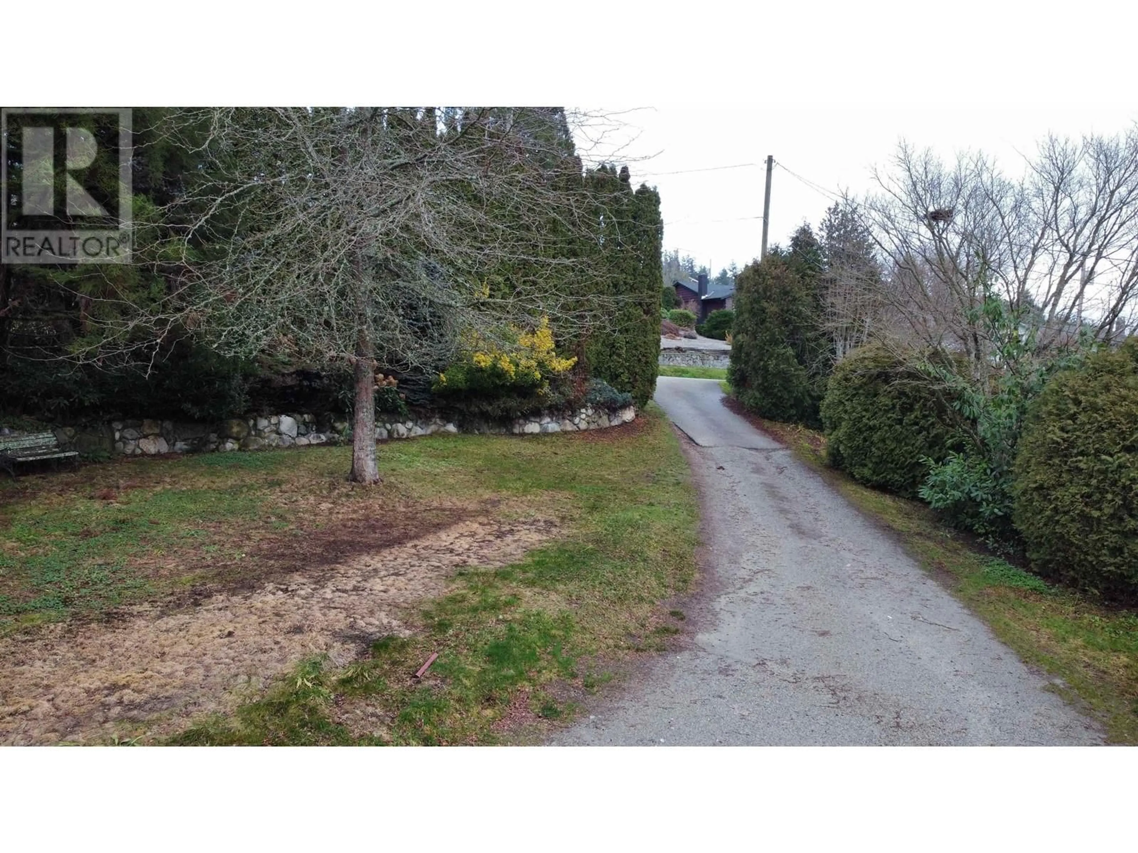 A pic from outside/outdoor area/front of a property/back of a property/a pic from drone, street for 4933 GEER ROAD, Sechelt British Columbia V7Z0B7