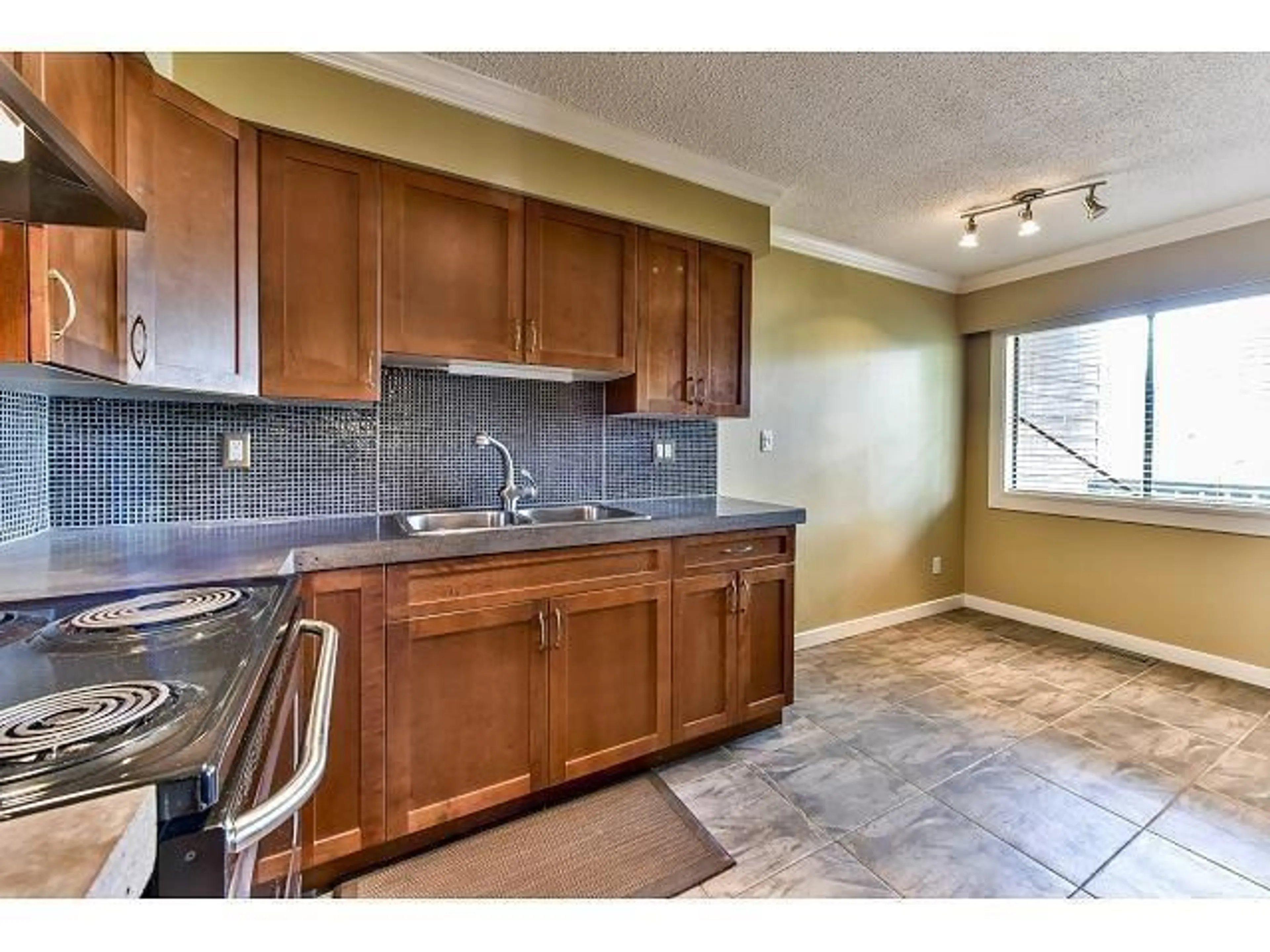 Standard kitchen, ceramic/tile floor for 7902 115A STREET, Delta British Columbia V4C5R6