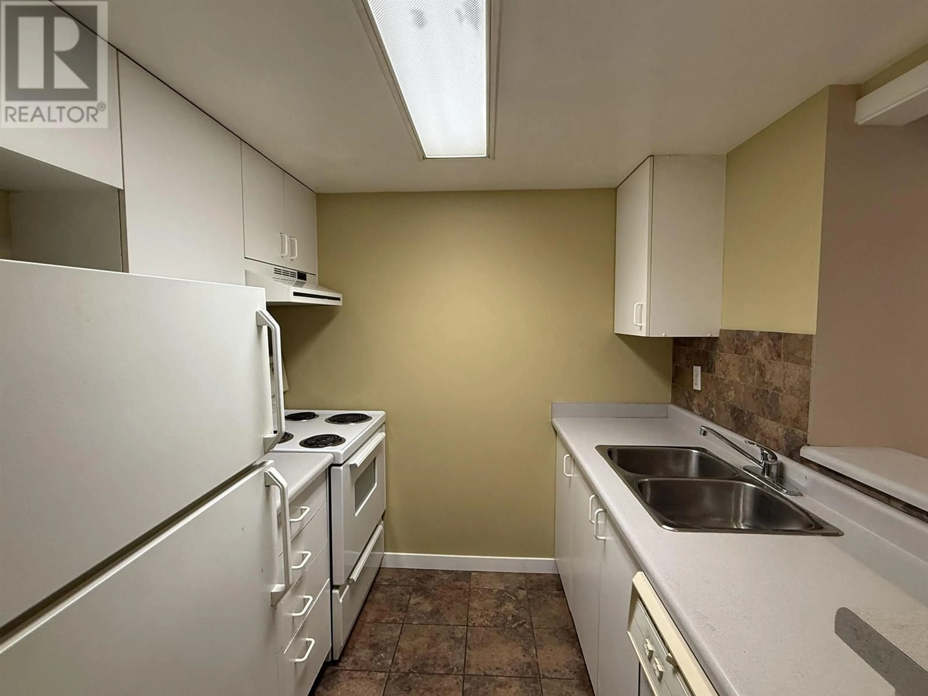 Standard kitchen, unknown for 807 838 AGNES STREET, New Westminster British Columbia V3M6R3