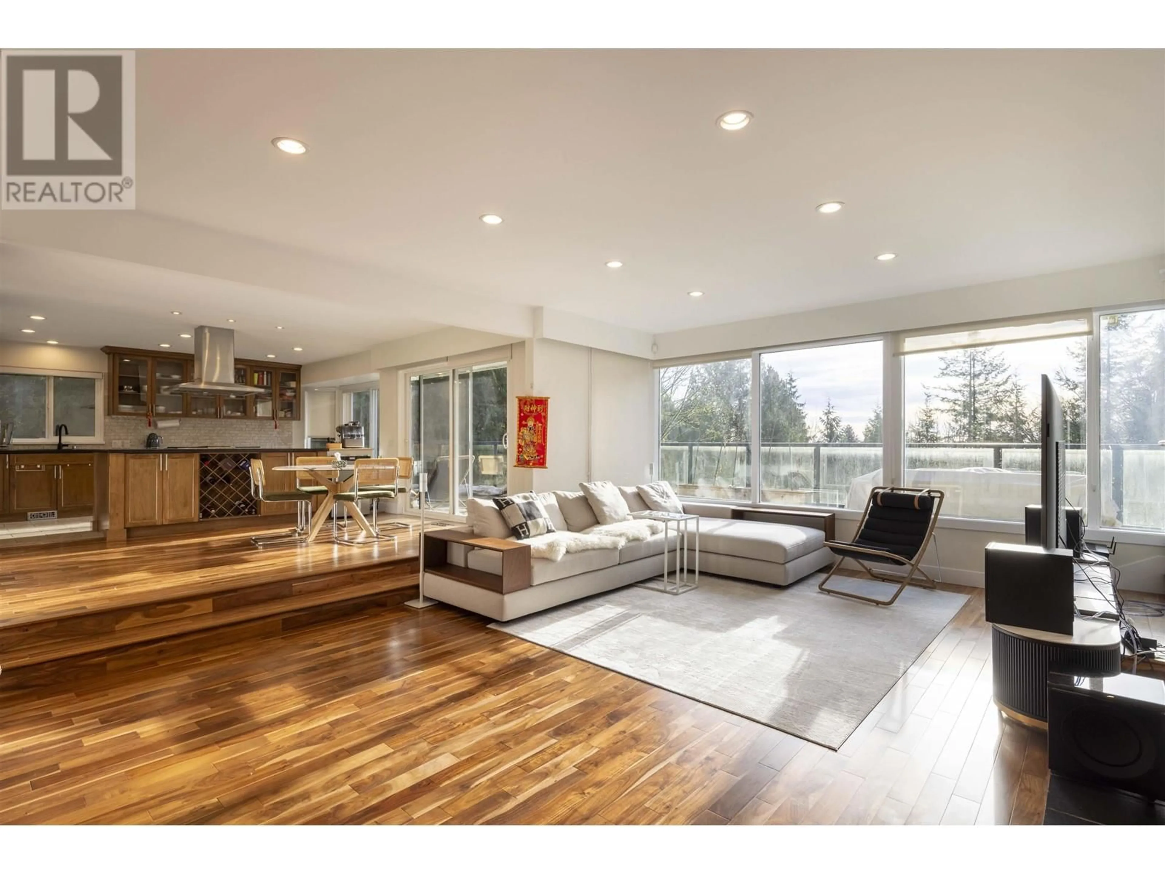 Living room with furniture, wood/laminate floor for 1130 GROVELAND COURT, West Vancouver British Columbia V7S1Z6