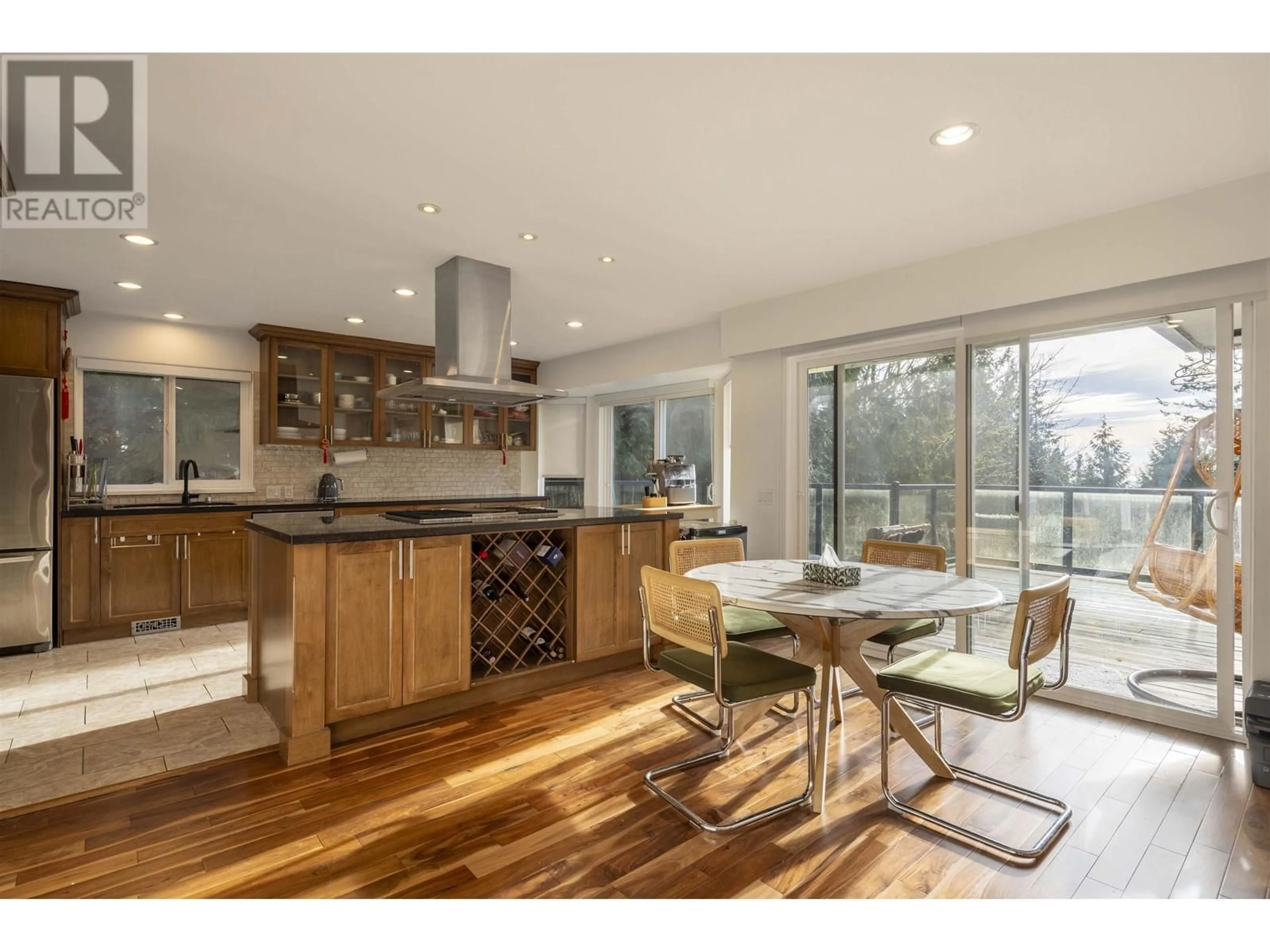 Open concept kitchen, wood/laminate floor for 1130 GROVELAND COURT, West Vancouver British Columbia V7S1Z6