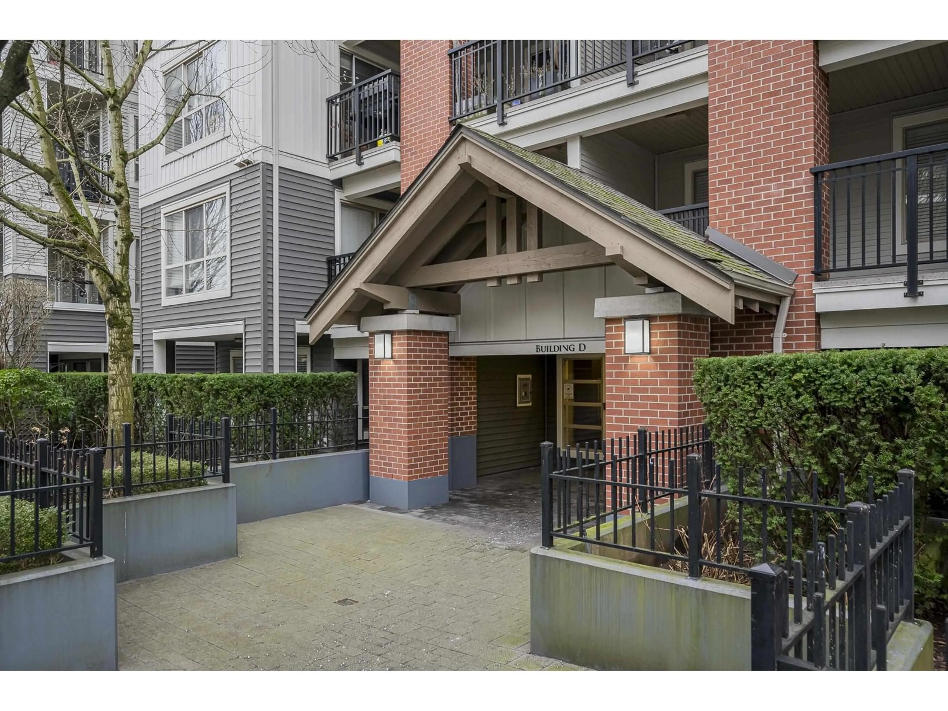 Indoor foyer for D311 8929 202 STREET, Langley British Columbia V1M0B4