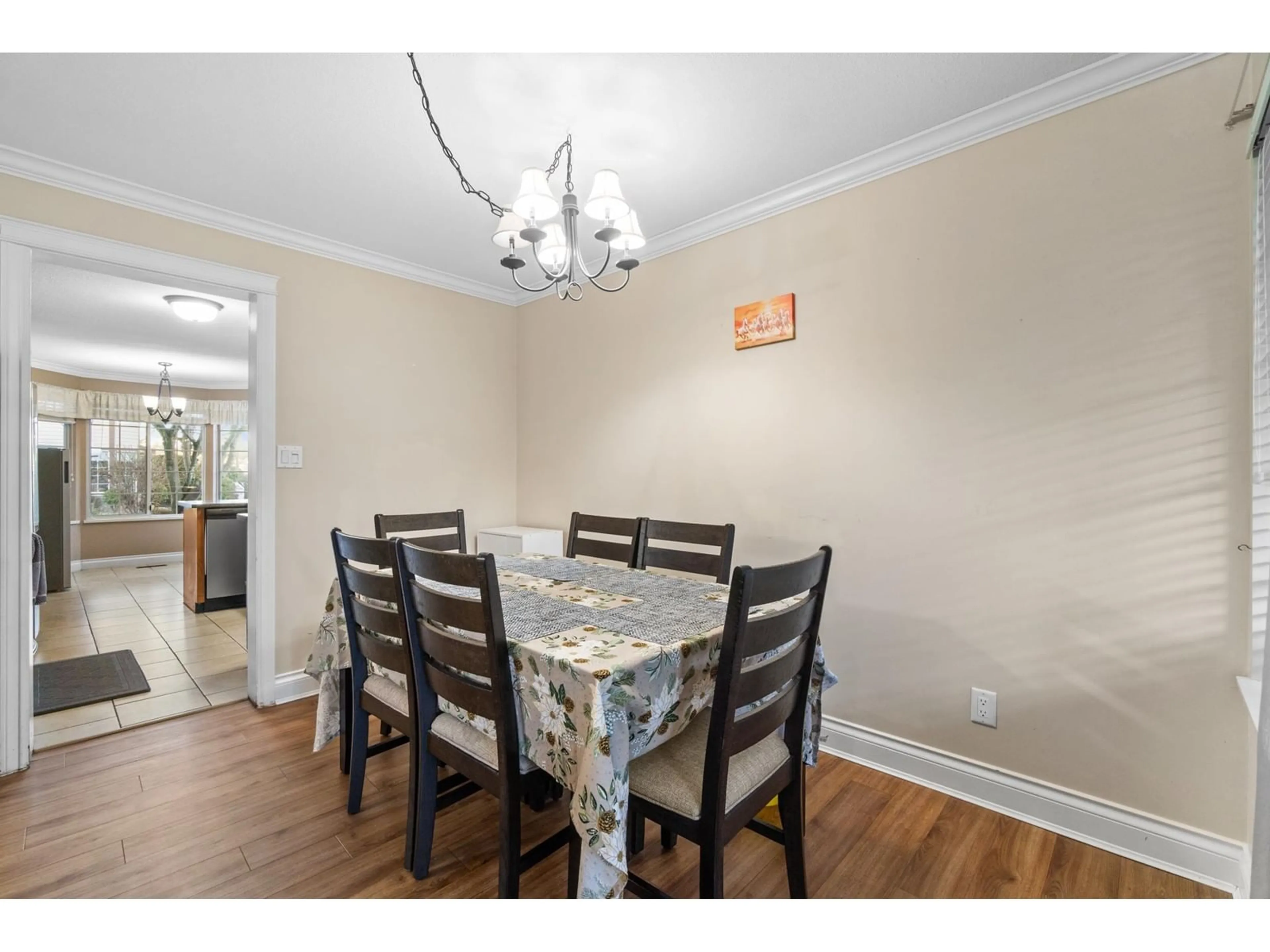 Dining room, wood/laminate floor for 1 32659 GEORGE FERGUSON WAY, Abbotsford British Columbia V2T4E4