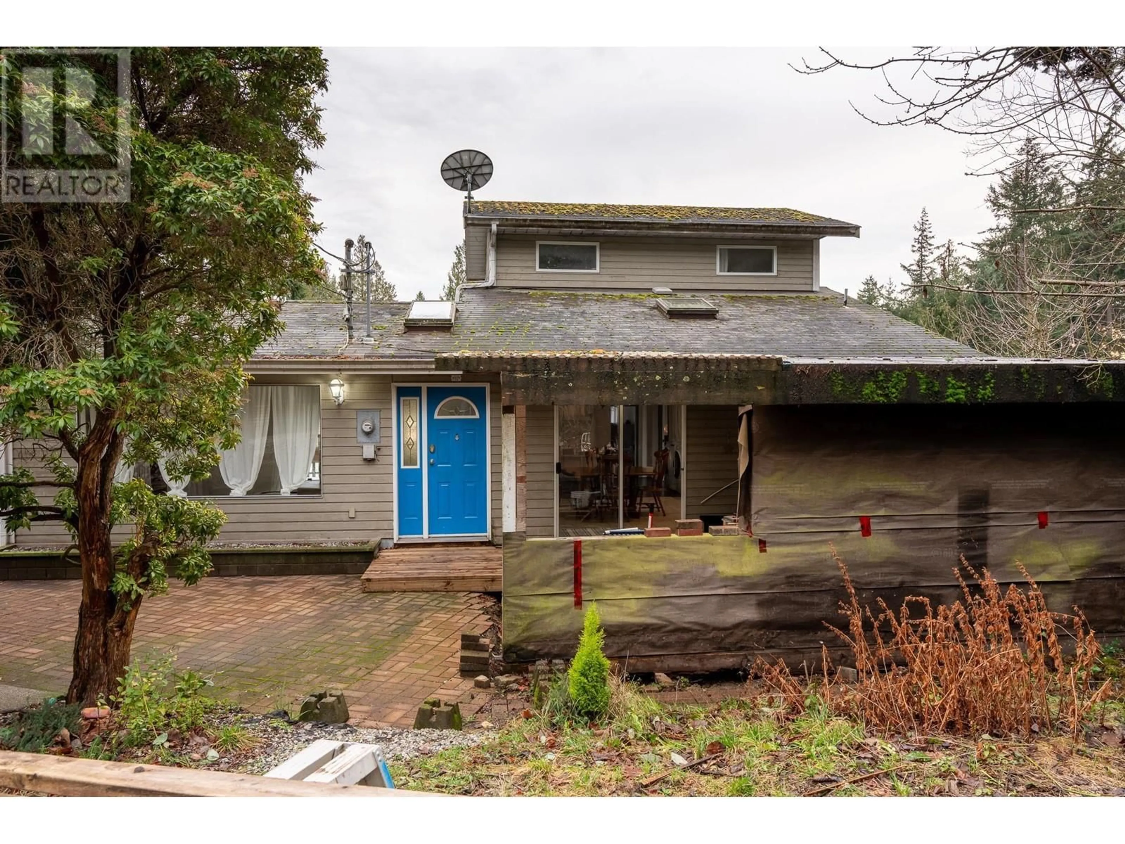 A pic from outside/outdoor area/front of a property/back of a property/a pic from drone, street for 6279 NORWEST BAY ROAD, Sechelt British Columbia V7Z0M5