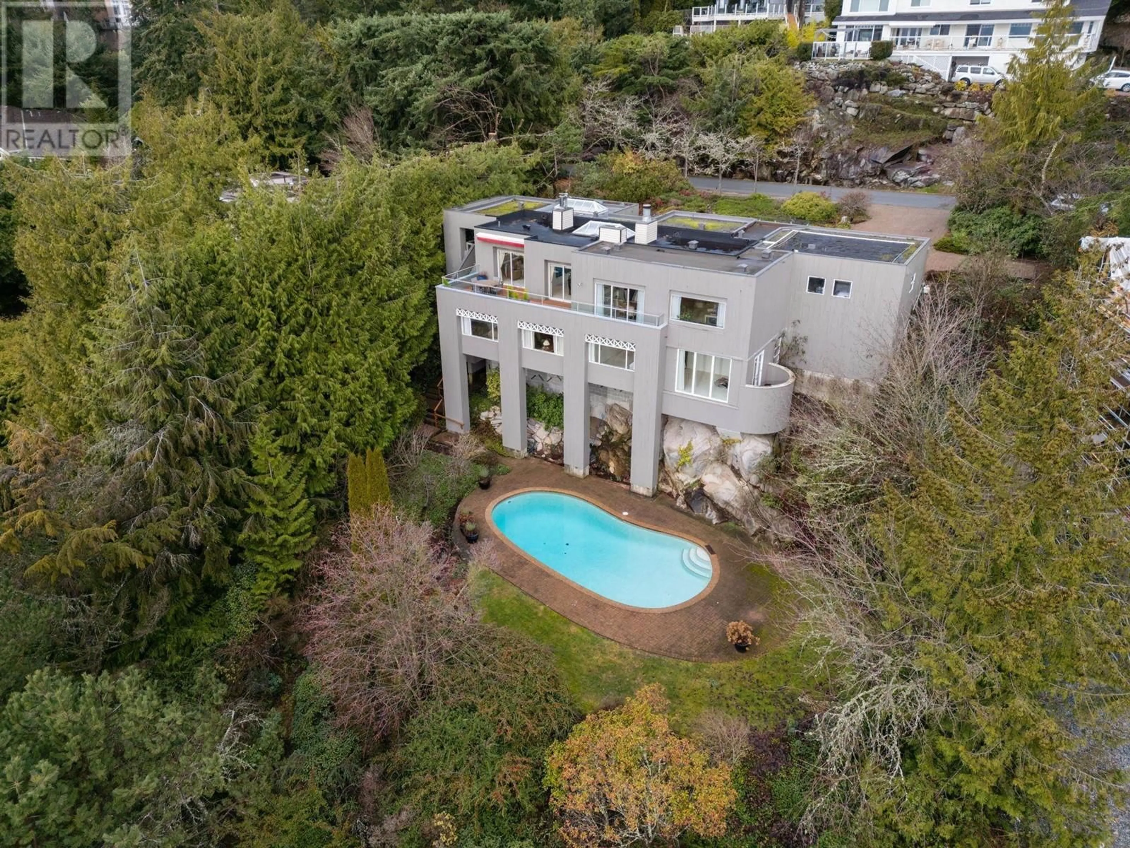 A pic from outside/outdoor area/front of a property/back of a property/a pic from drone, unknown for 4655 WOODGREEN DRIVE, West Vancouver British Columbia V7S2V4