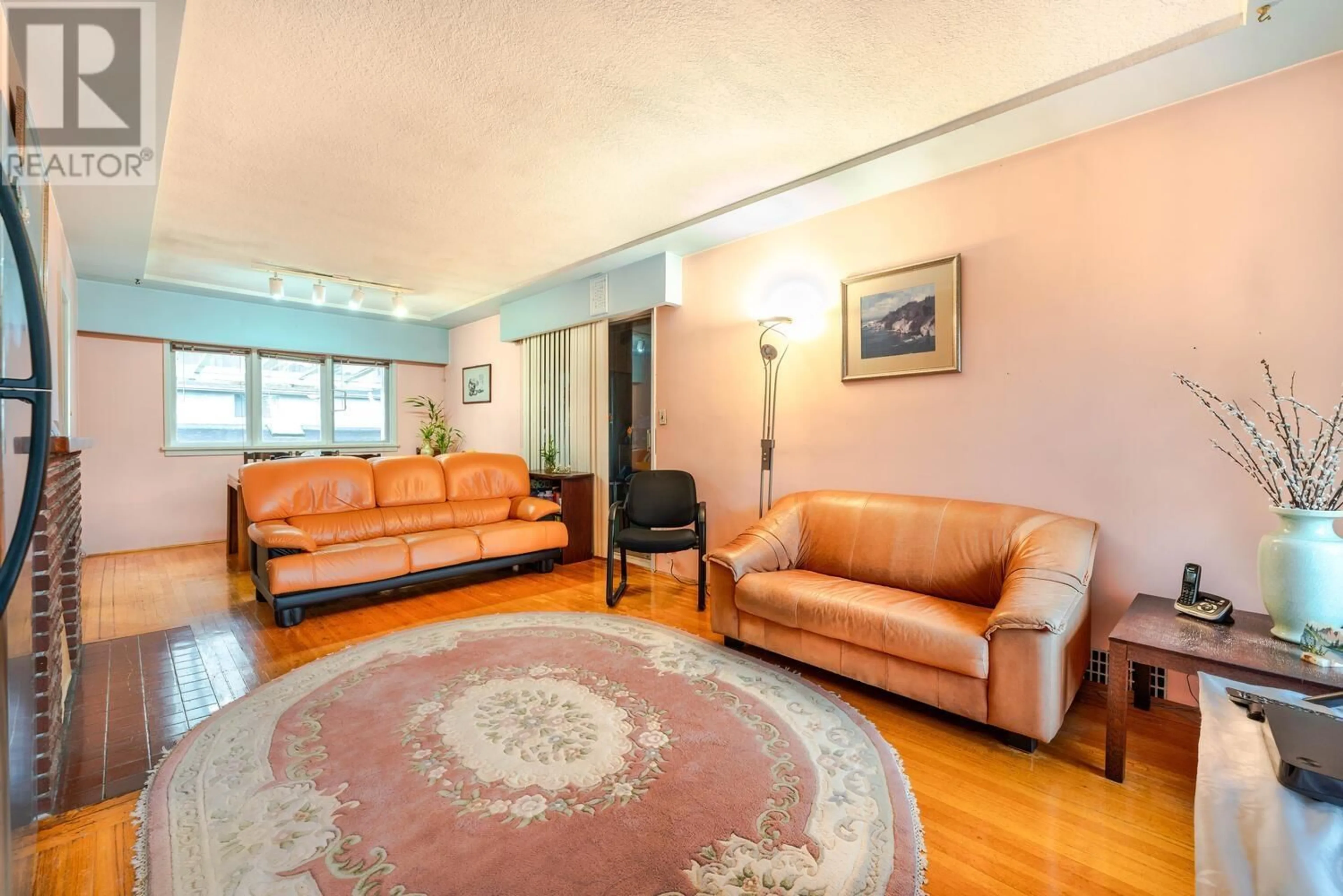 Living room with furniture, unknown for 6180 GRANVILLE AVENUE, Richmond British Columbia V7C1G1