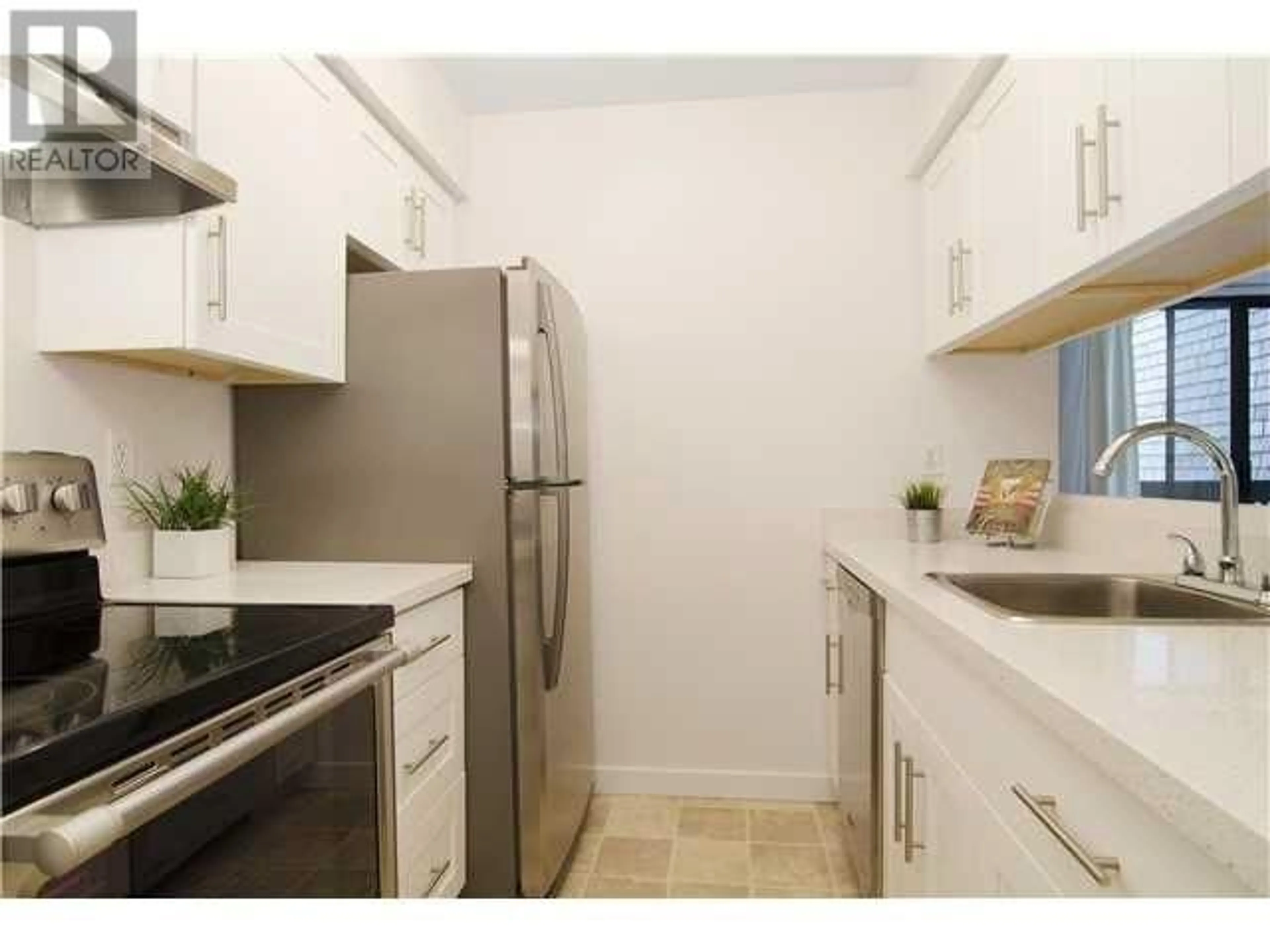 Standard kitchen, unknown for 421 9867 MANCHESTER DRIVE, Burnaby British Columbia V3N4P6