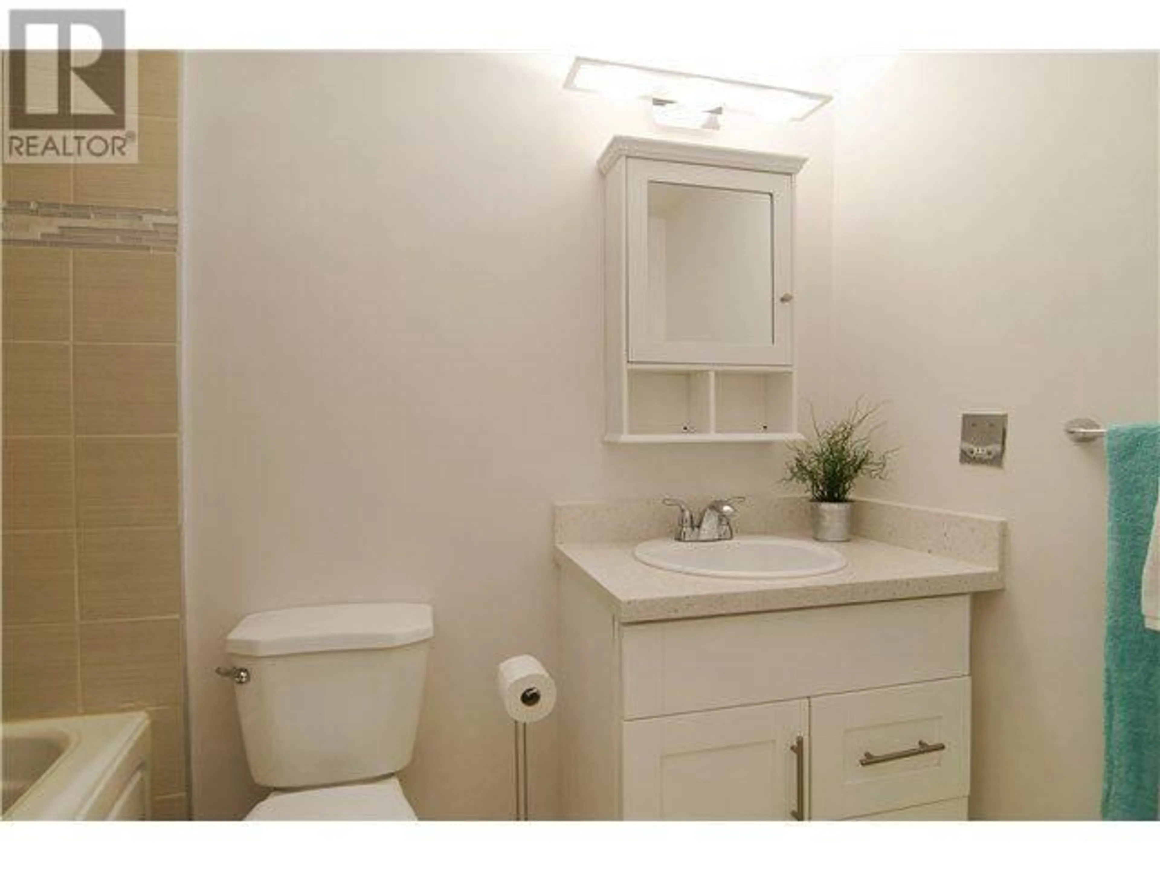 Standard bathroom, unknown for 421 9867 MANCHESTER DRIVE, Burnaby British Columbia V3N4P6