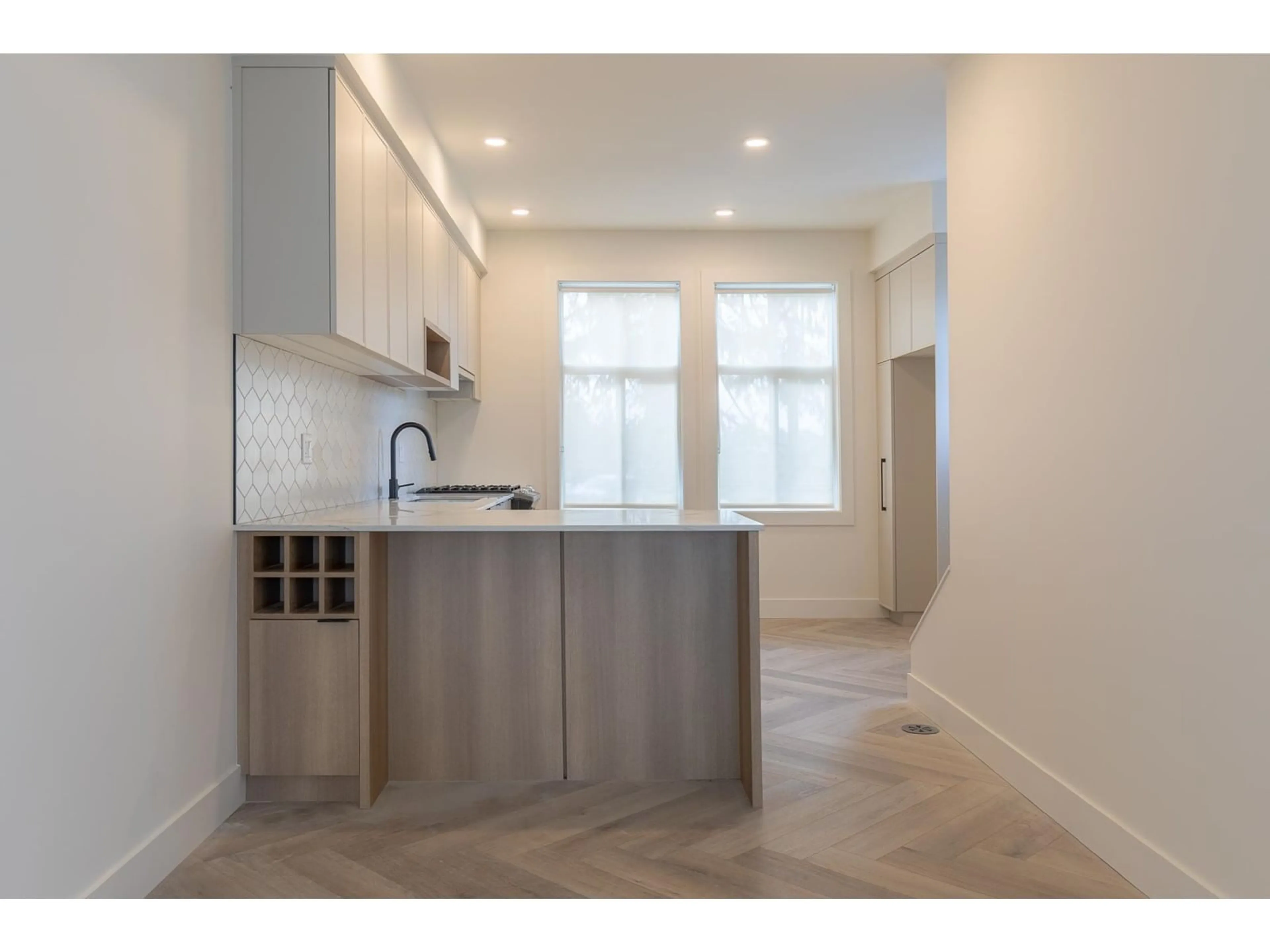 Standard kitchen, ceramic/tile floor for 157 - 2350 165, Surrey British Columbia V3Z1J5