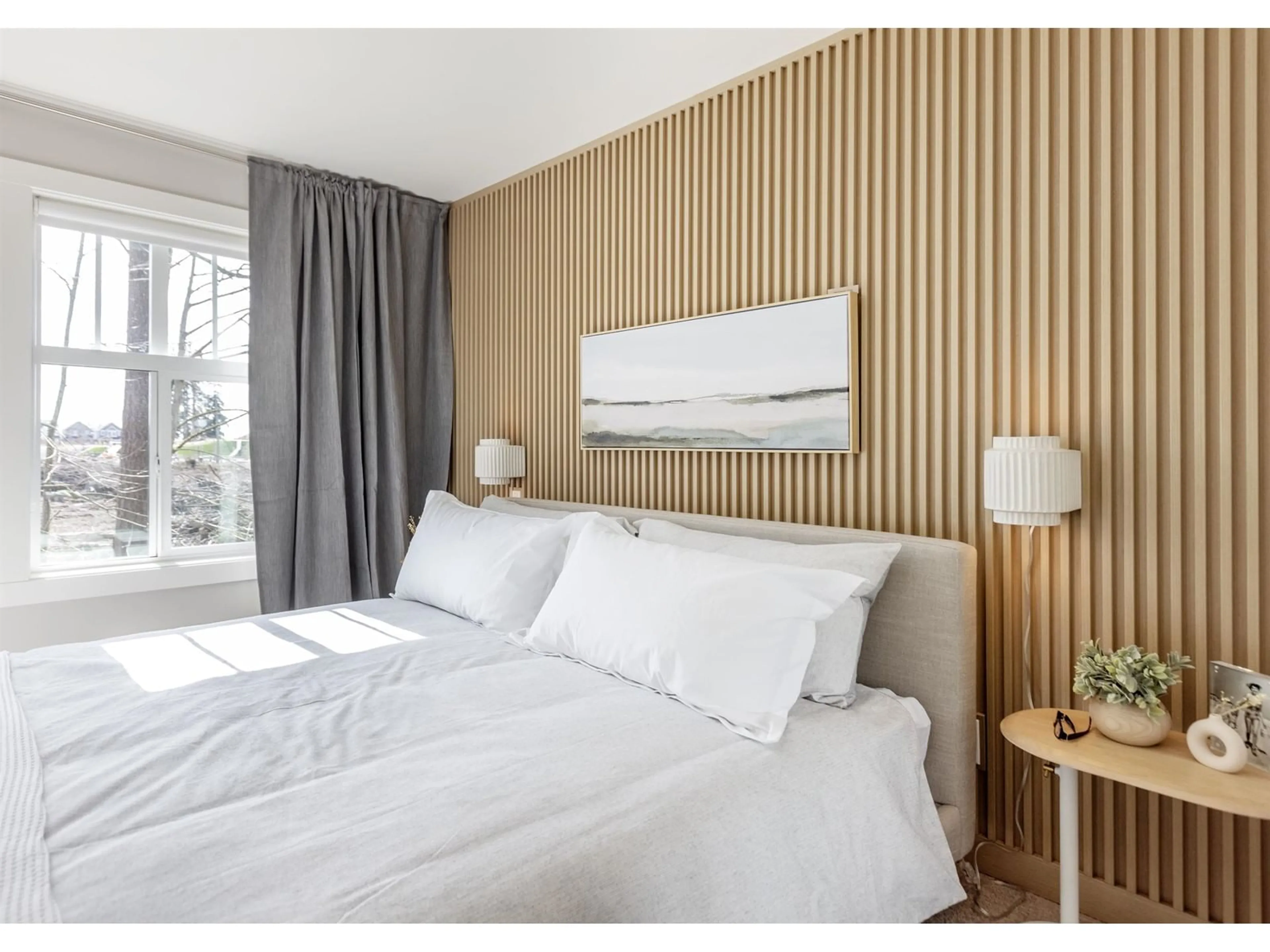 Bedroom with bed, wood/laminate floor for 157 - 2350 165, Surrey British Columbia V3Z1J5