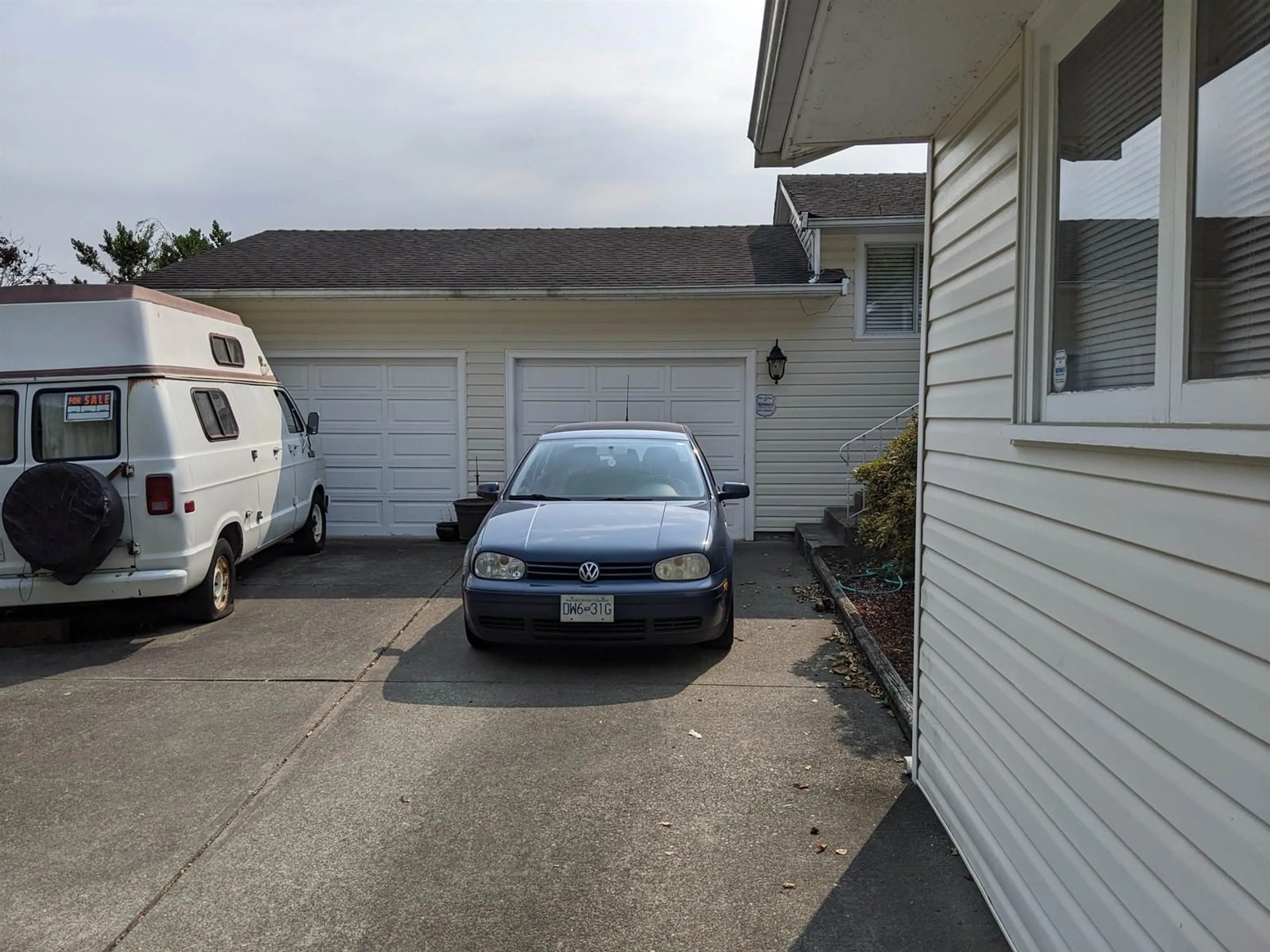 Indoor garage for 16428 12, Surrey British Columbia V4A9H6