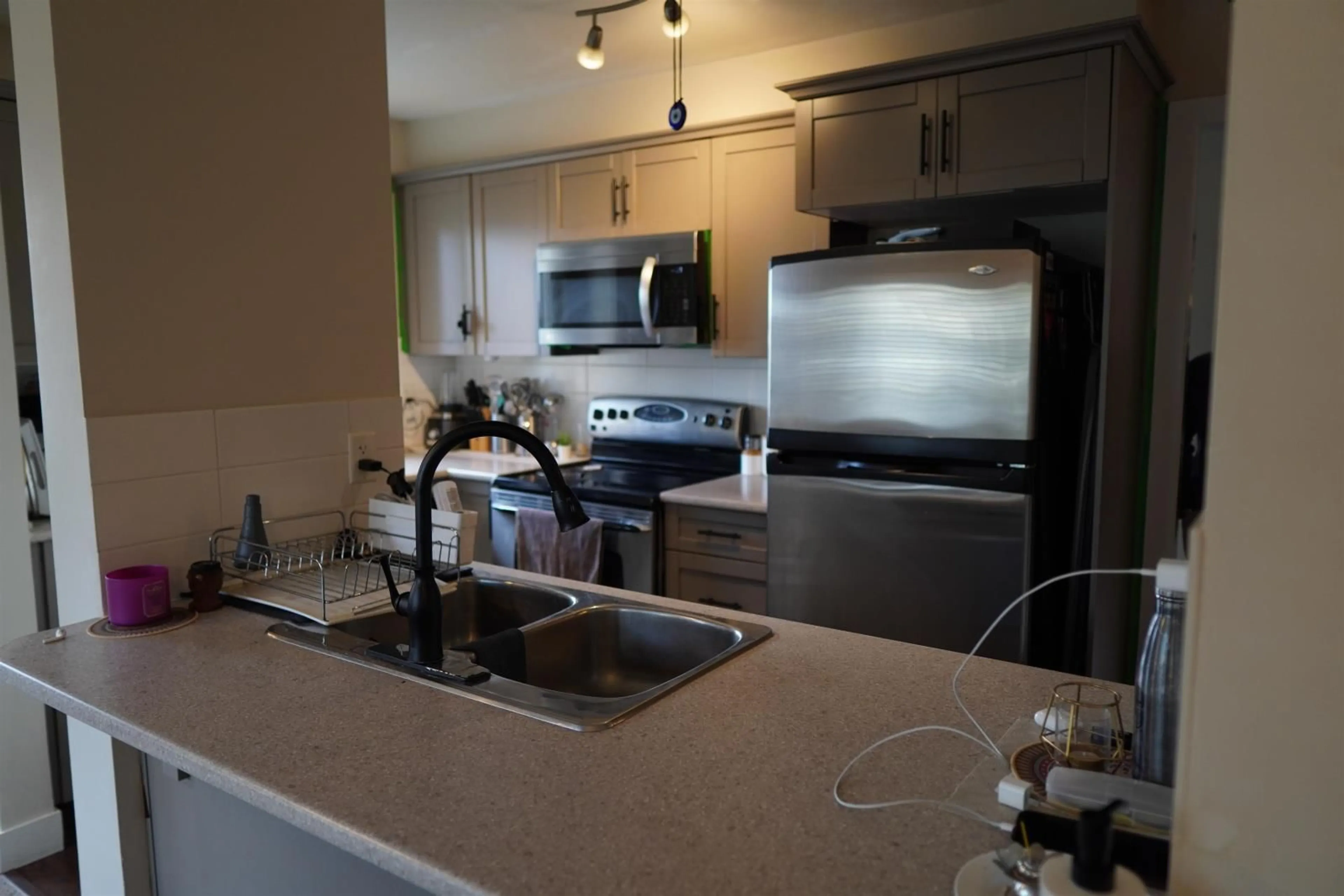 Standard kitchen, unknown for 213 46150 BOLE AVENUE|Chilliwack Proper , Chilliwack British Columbia V2P0B7