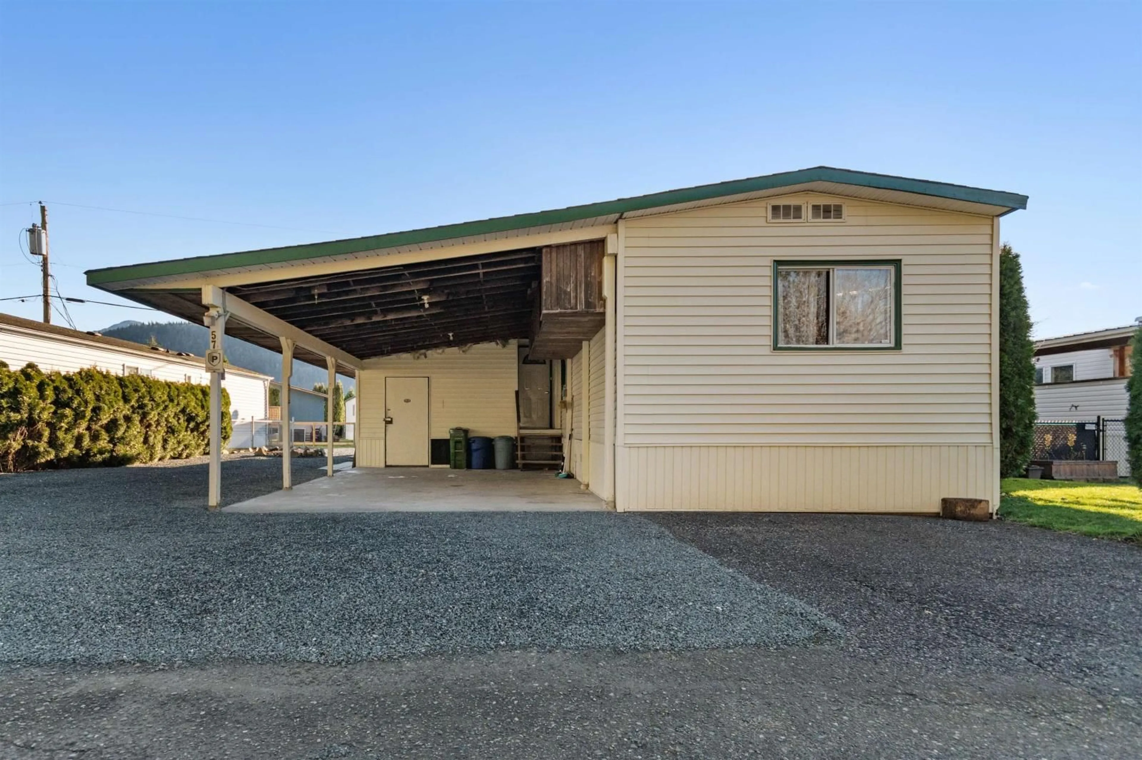 Indoor garage for 57 5742 UNSWORTH ROAD|Sardis South, Chilliwack British Columbia V2R4P5