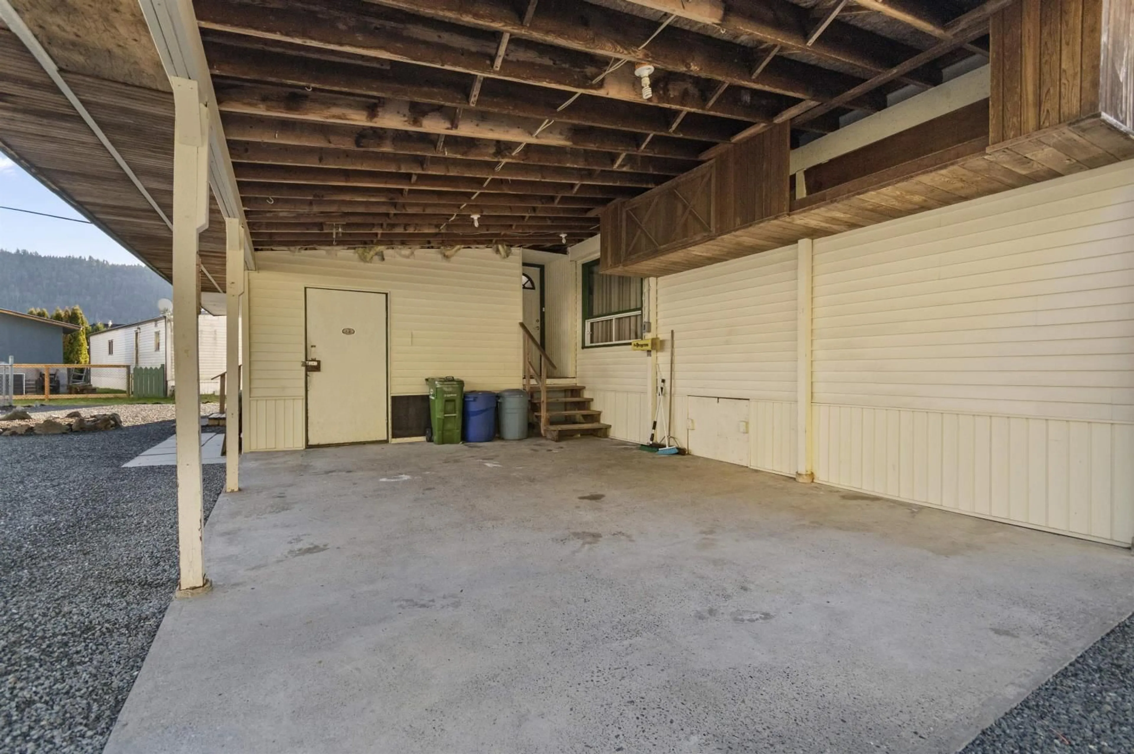 Indoor garage for 57 5742 UNSWORTH ROAD|Sardis South, Chilliwack British Columbia V2R4P5