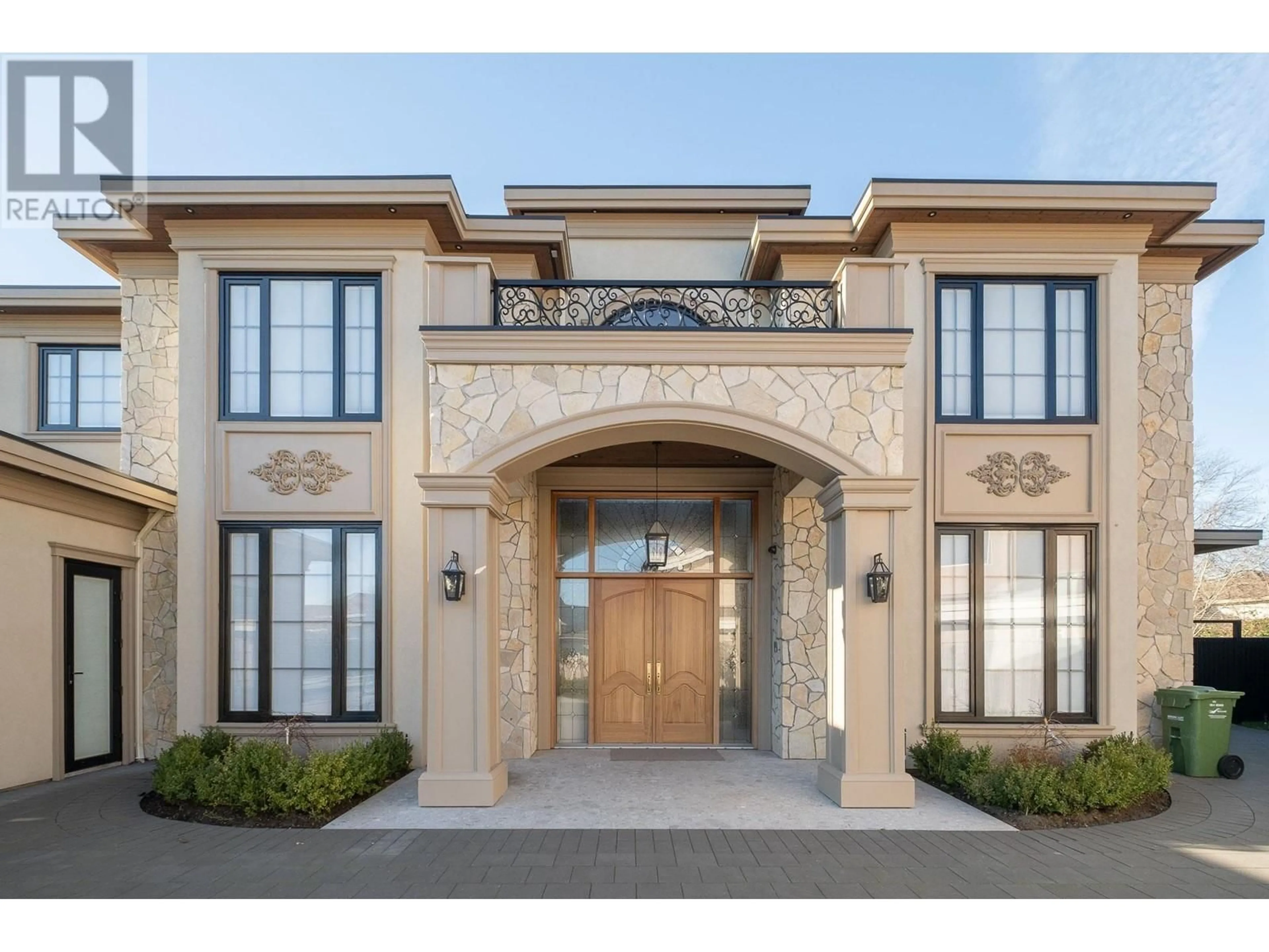 Indoor entryway for 9111 MAPLE PLACE, Richmond British Columbia V7E1G8