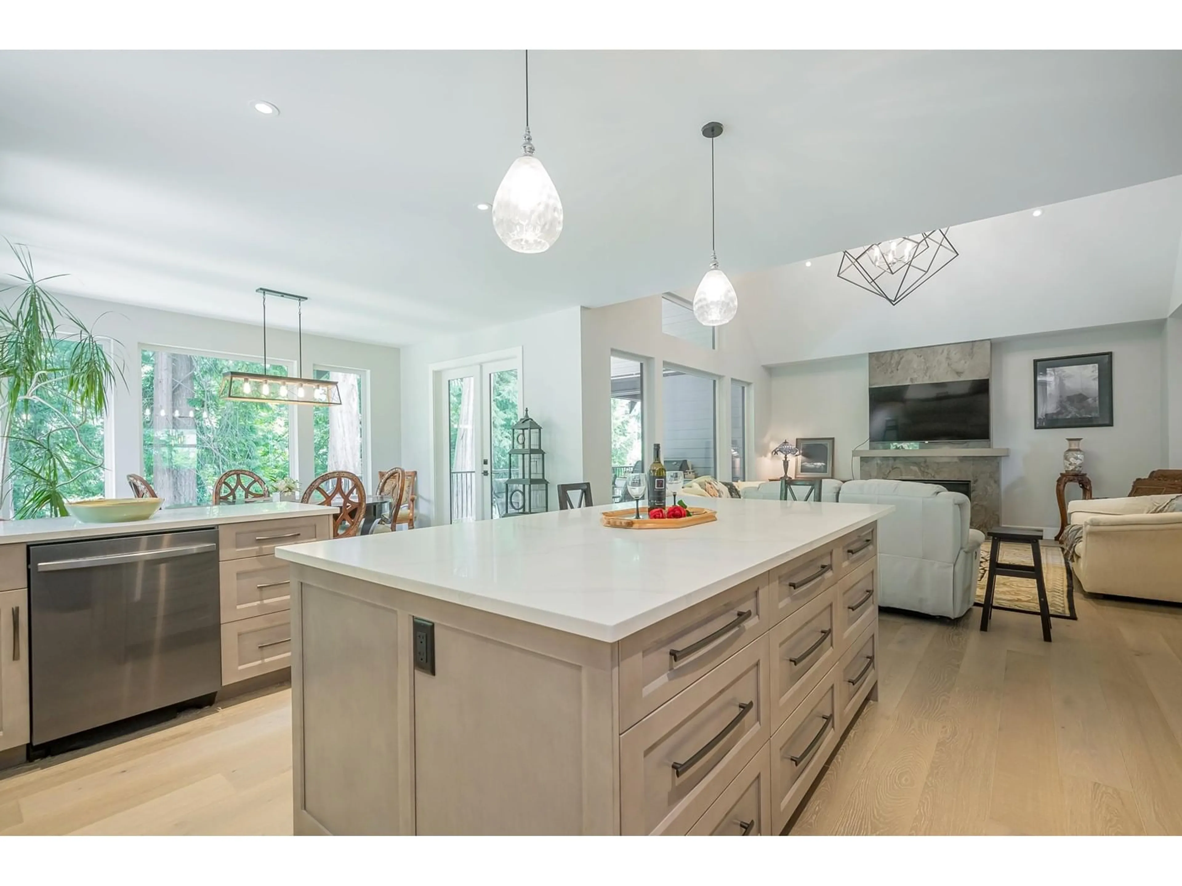 Open concept kitchen, unknown for 20538 88A, Langley British Columbia V1M2Y6