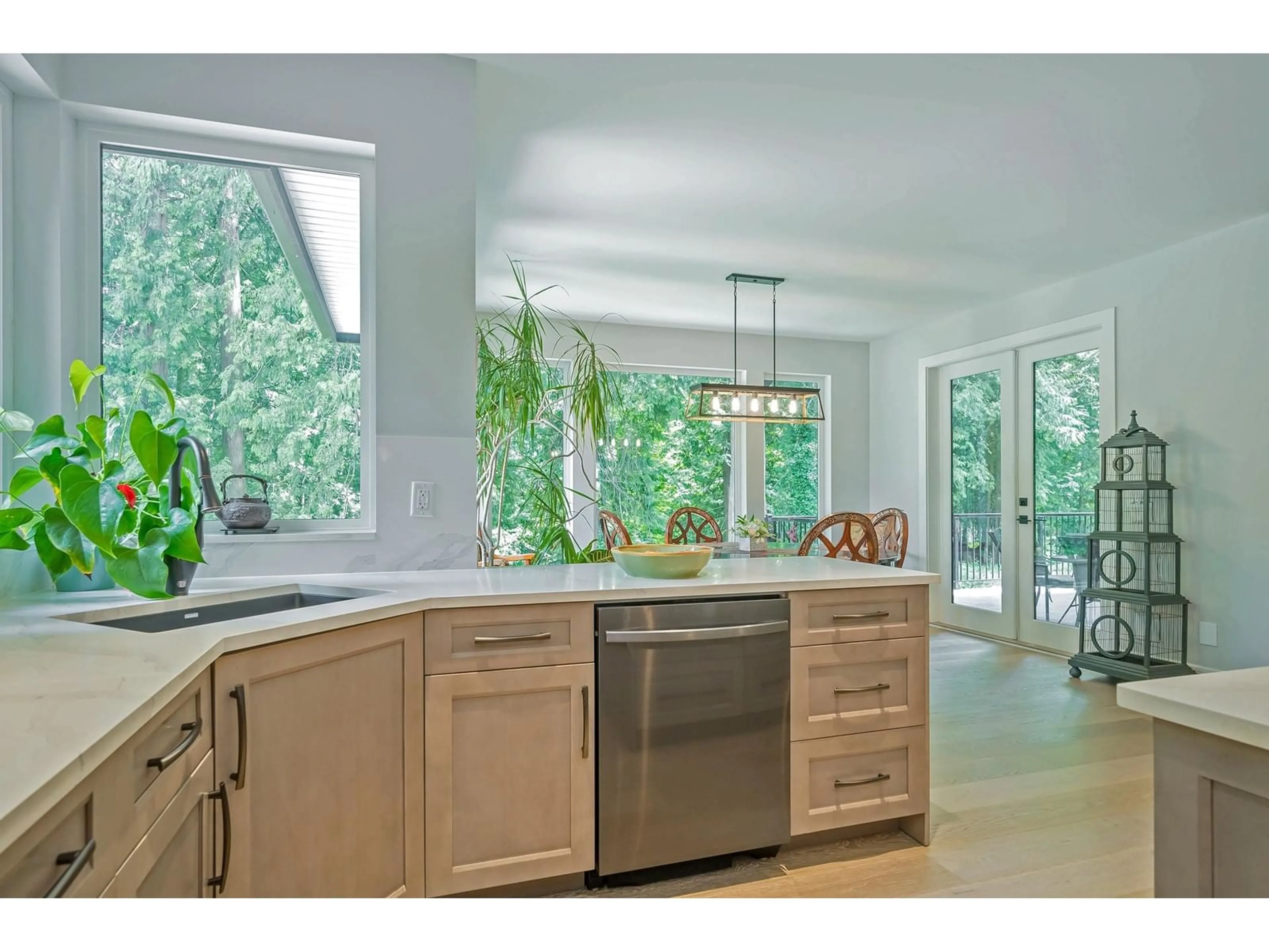 Open concept kitchen, unknown for 20538 88A, Langley British Columbia V1M2Y6