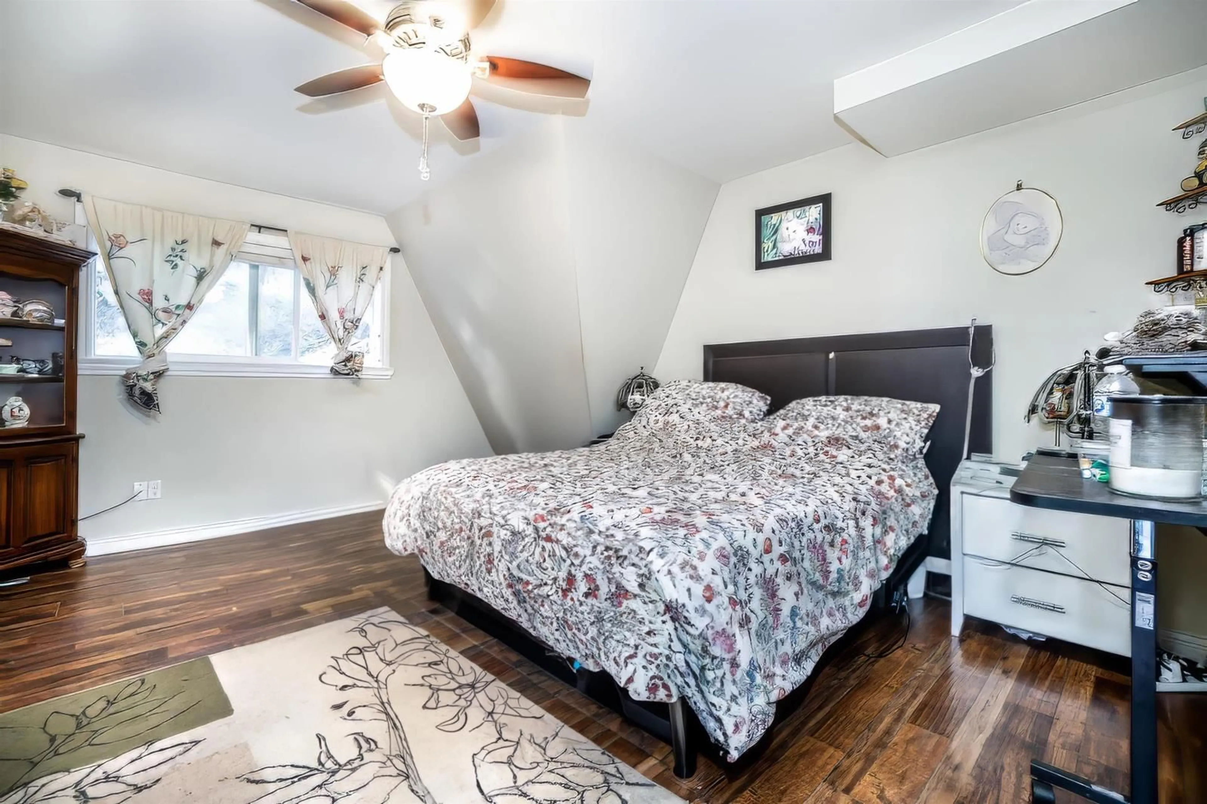 Bedroom with bed, unknown for 3429 LOUGHEED HIGHWAY|Mt Woodside, Agassiz British Columbia V0M1A1