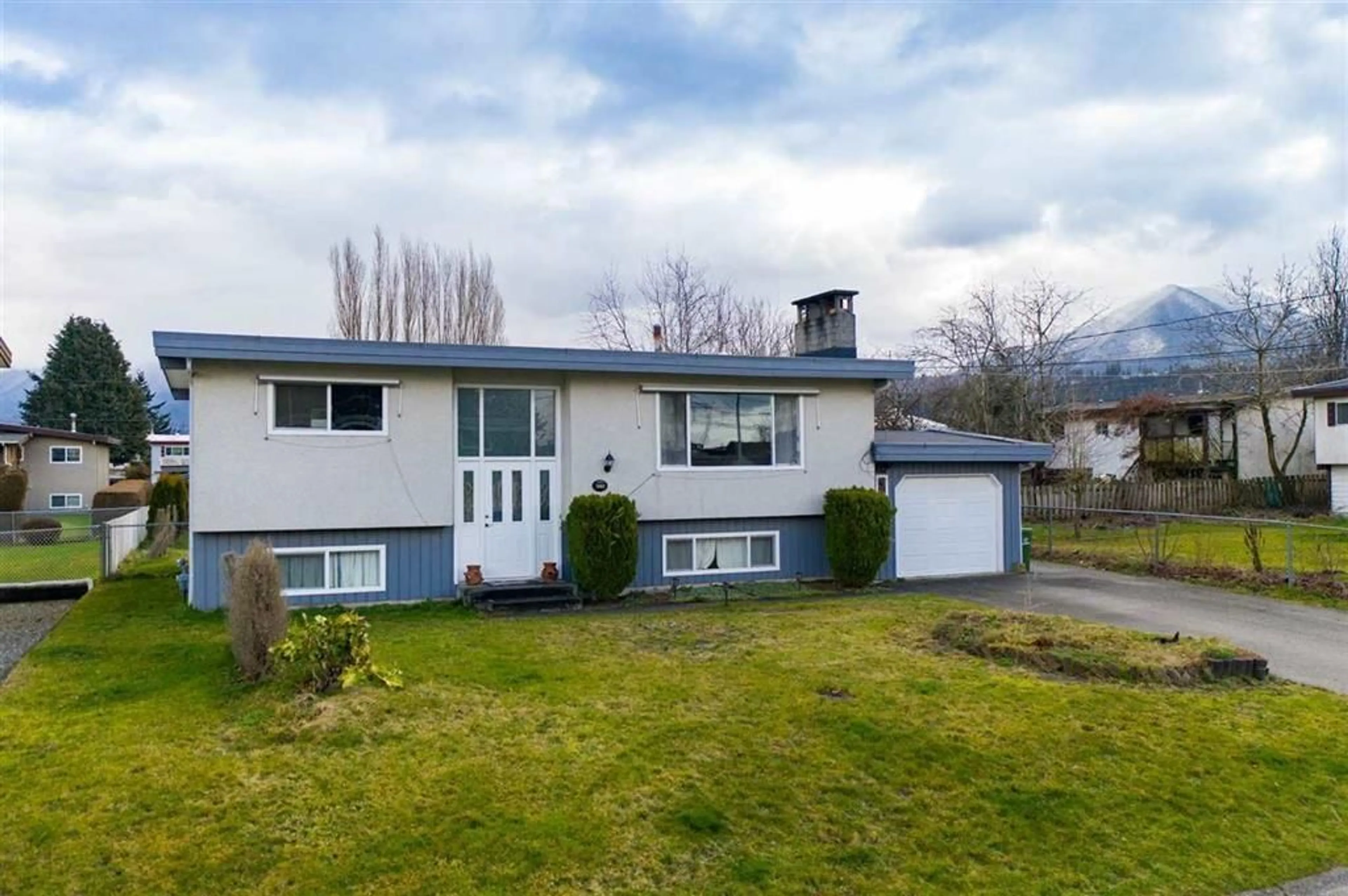 A pic from outside/outdoor area/front of a property/back of a property/a pic from drone, mountain view for 6274 SELKIRK STREET|Sardis South, Chilliwack British Columbia V2R2L7