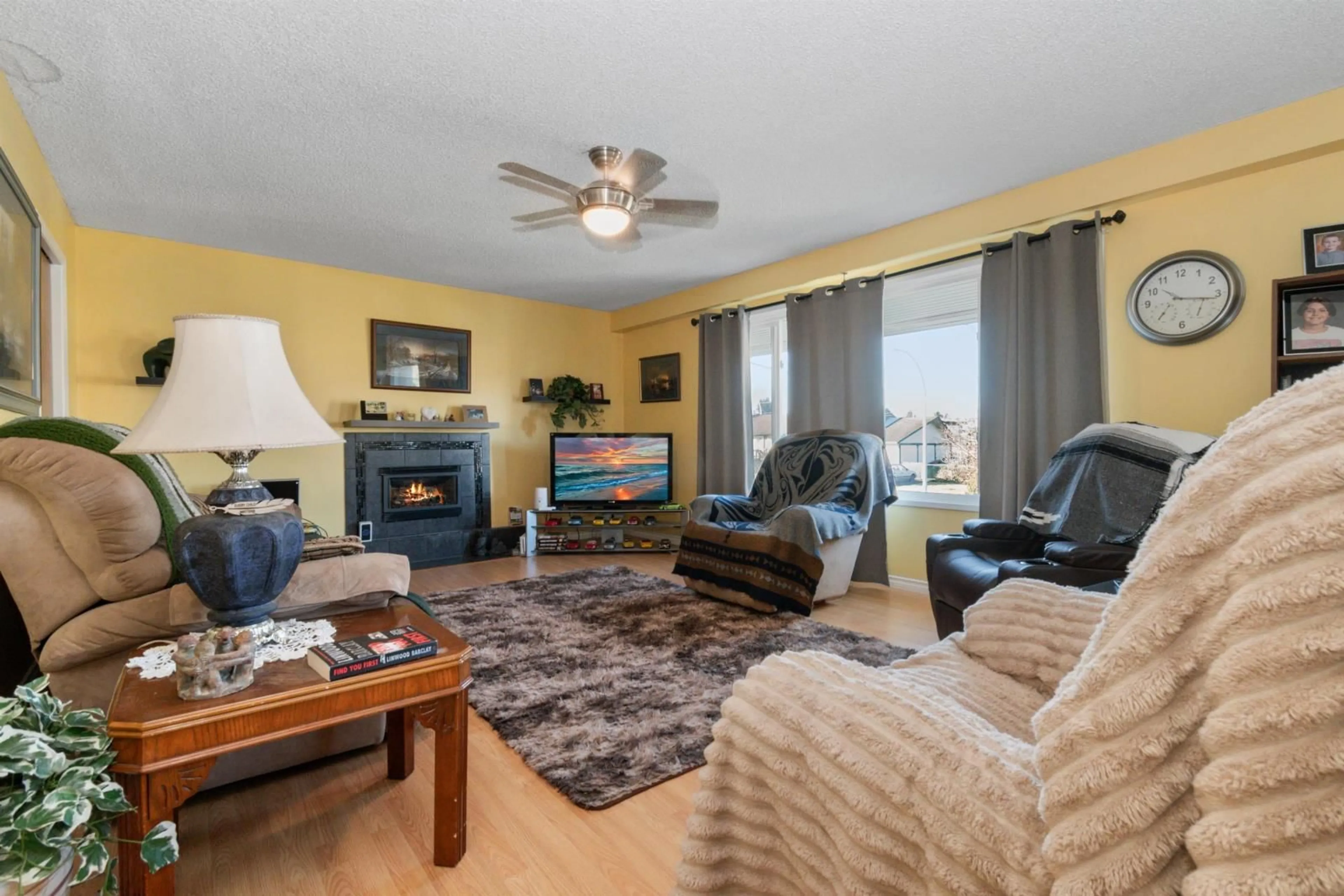 Living room with furniture, unknown for 6274 SELKIRK STREET|Sardis South, Chilliwack British Columbia V2R2L7