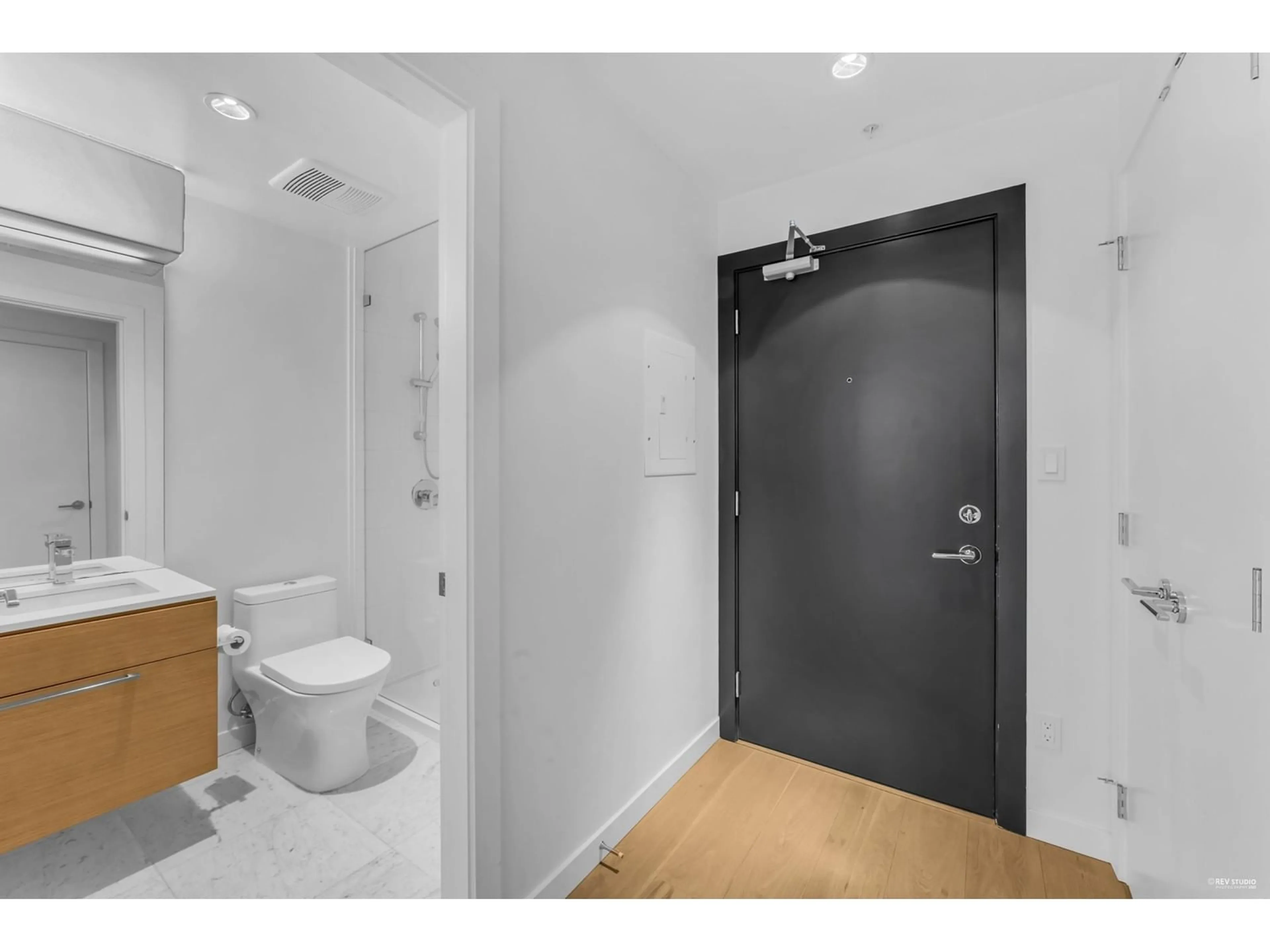 Standard bathroom, unknown for 803 13438 CENTRAL AVENUE, Surrey British Columbia V3T0N2