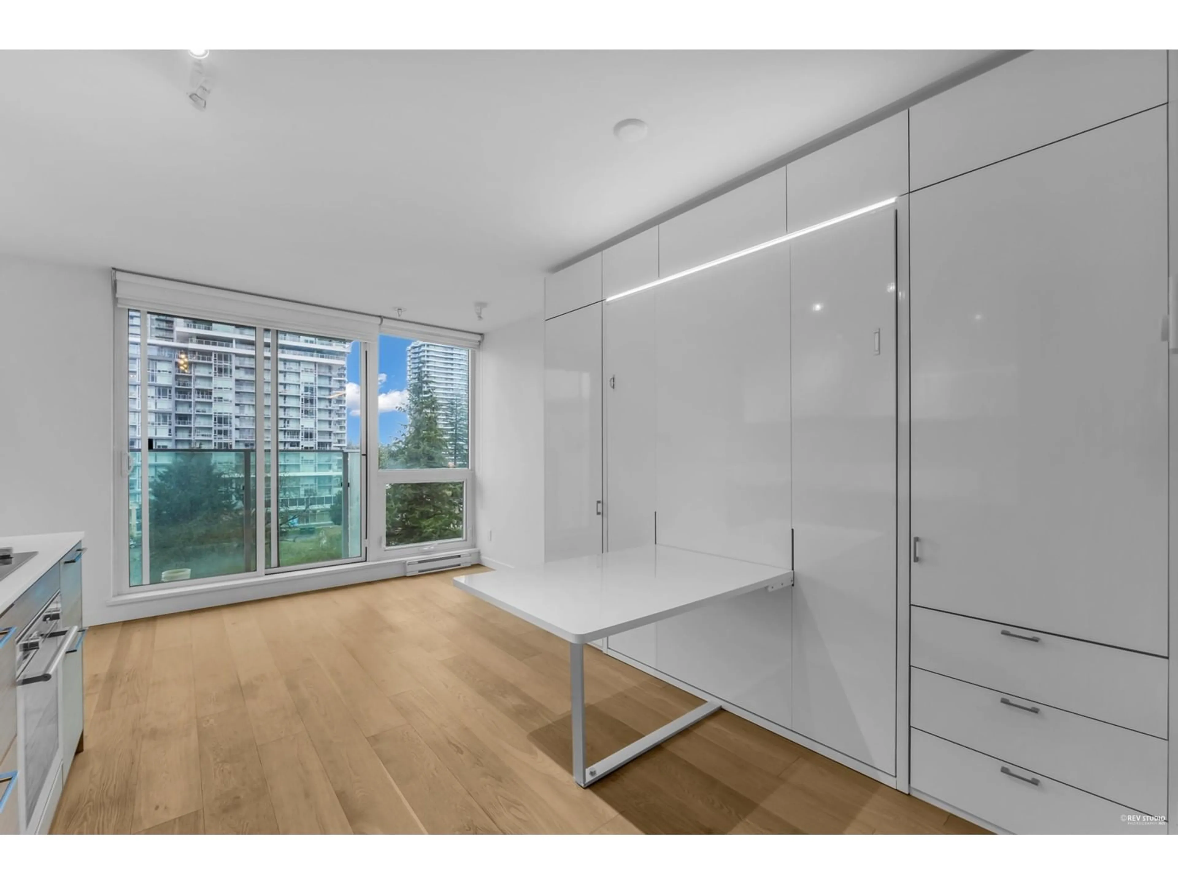 A pic of a room for 803 13438 CENTRAL AVENUE, Surrey British Columbia V3T0N2