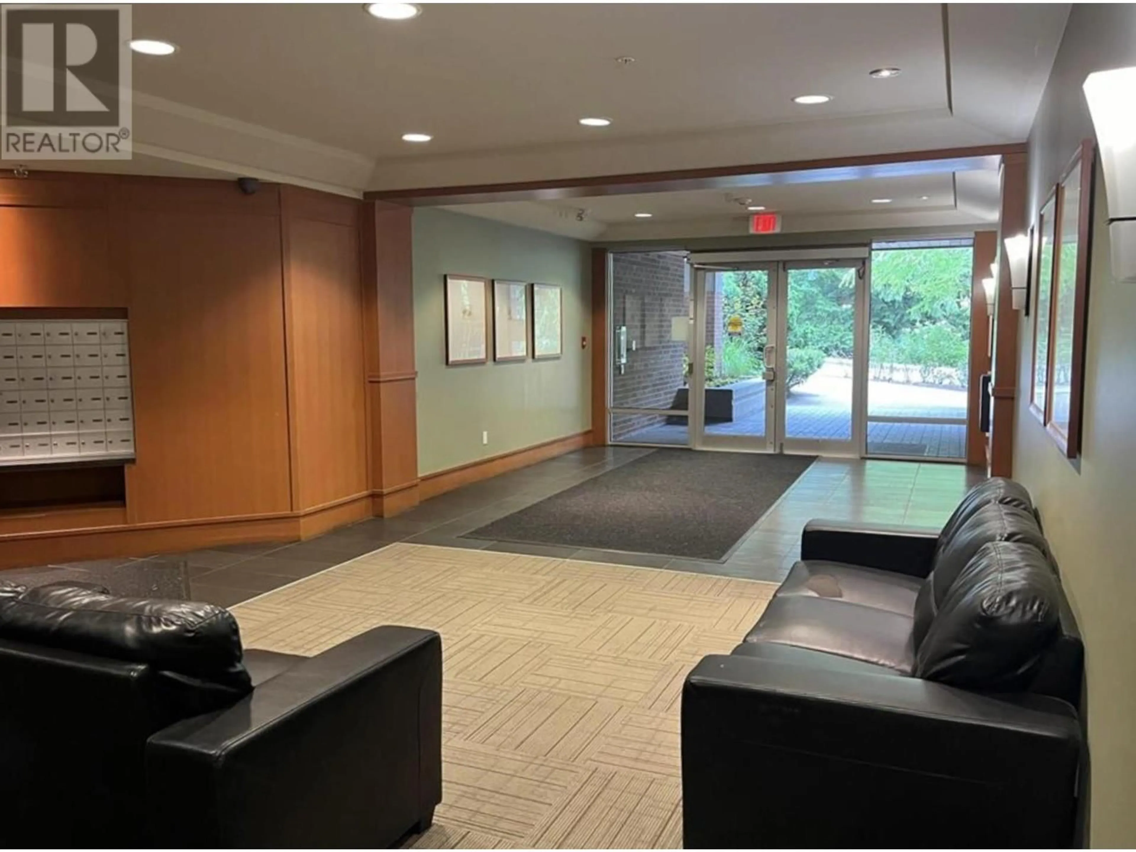 Indoor foyer for 317 - 1633 MACKAY AVENUE, North Vancouver British Columbia V7P0A2