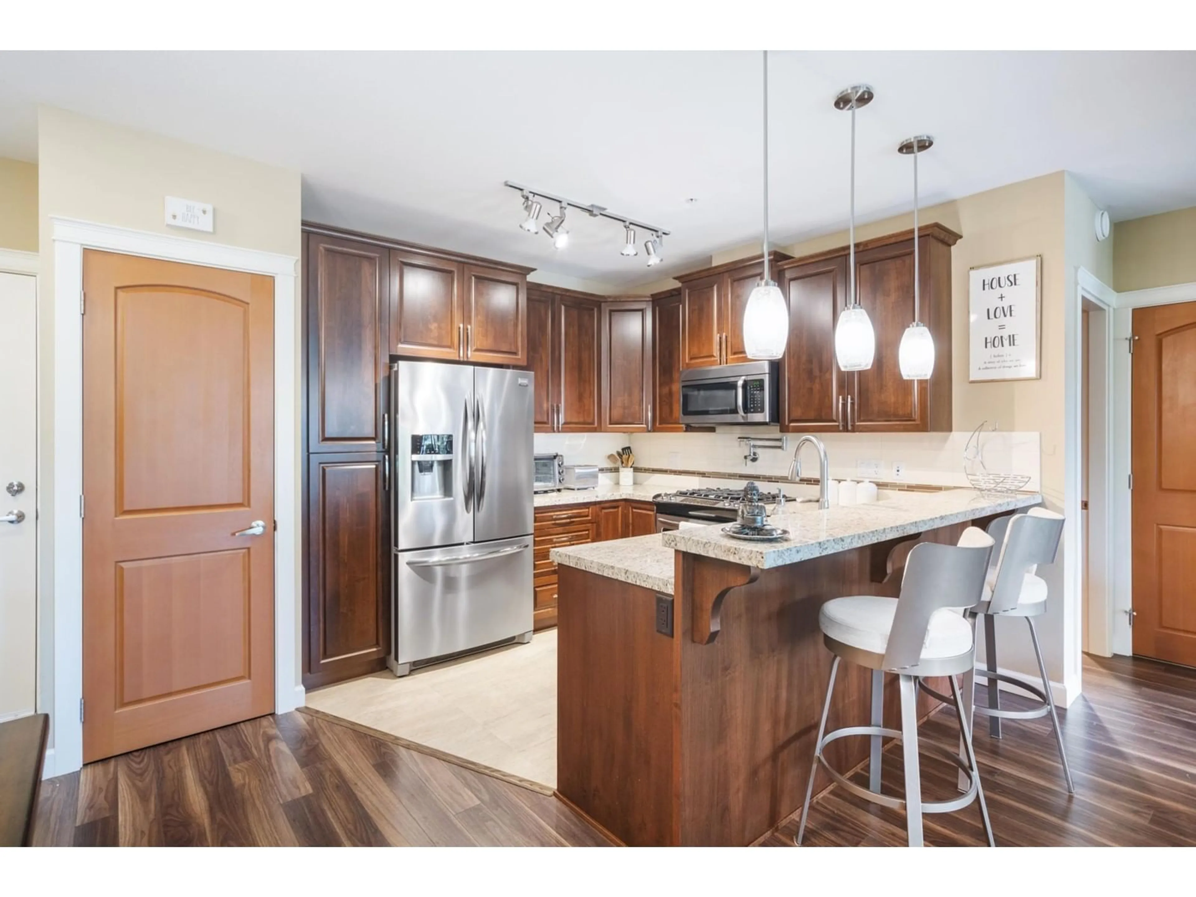 Open concept kitchen, unknown for 104 2860 TRETHEWEY STREET, Abbotsford British Columbia V2T0G5