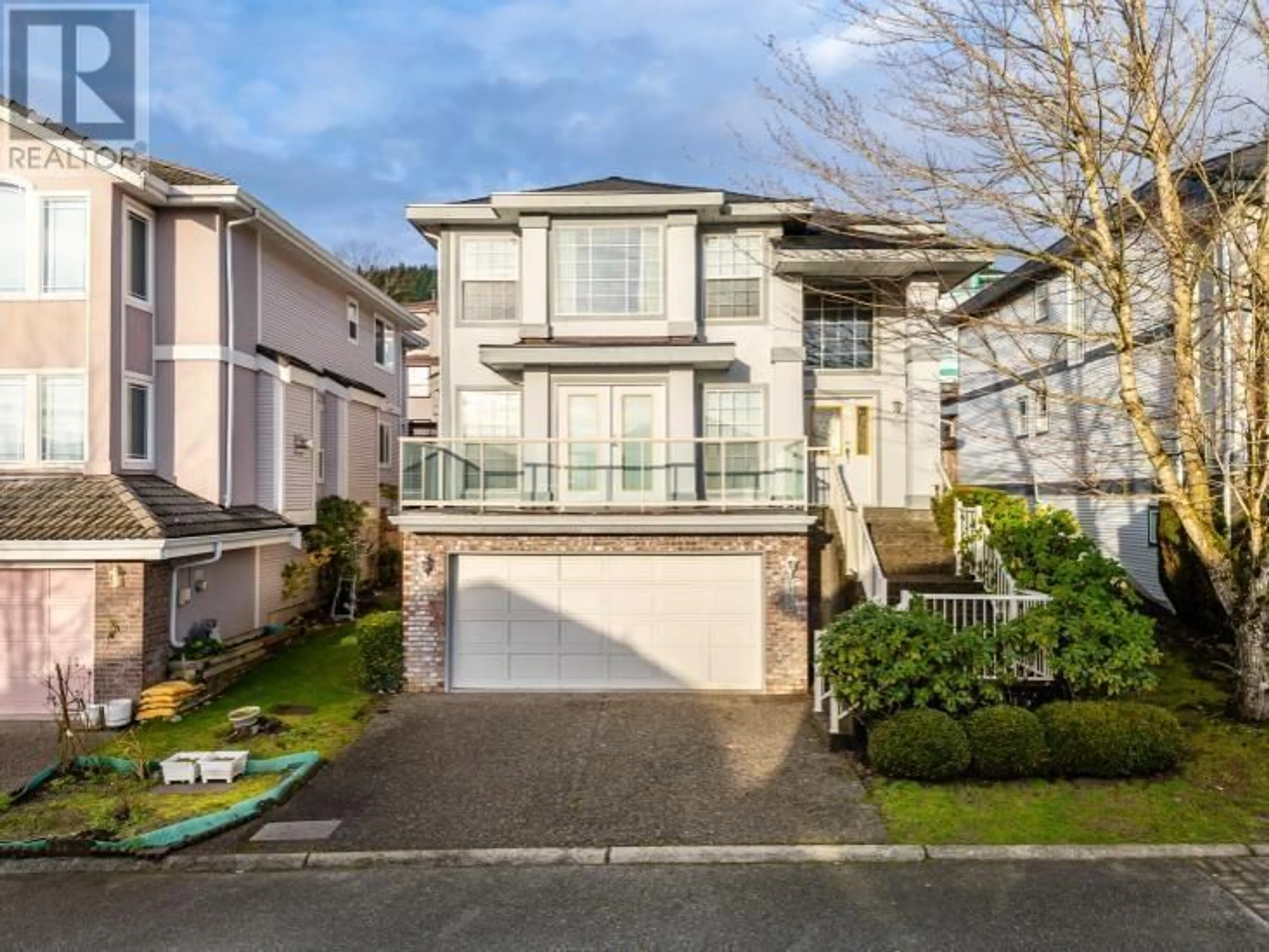 A pic from outside/outdoor area/front of a property/back of a property/a pic from drone, street for 2923 PINETREE CLOSE, Coquitlam British Columbia V3E2Z5