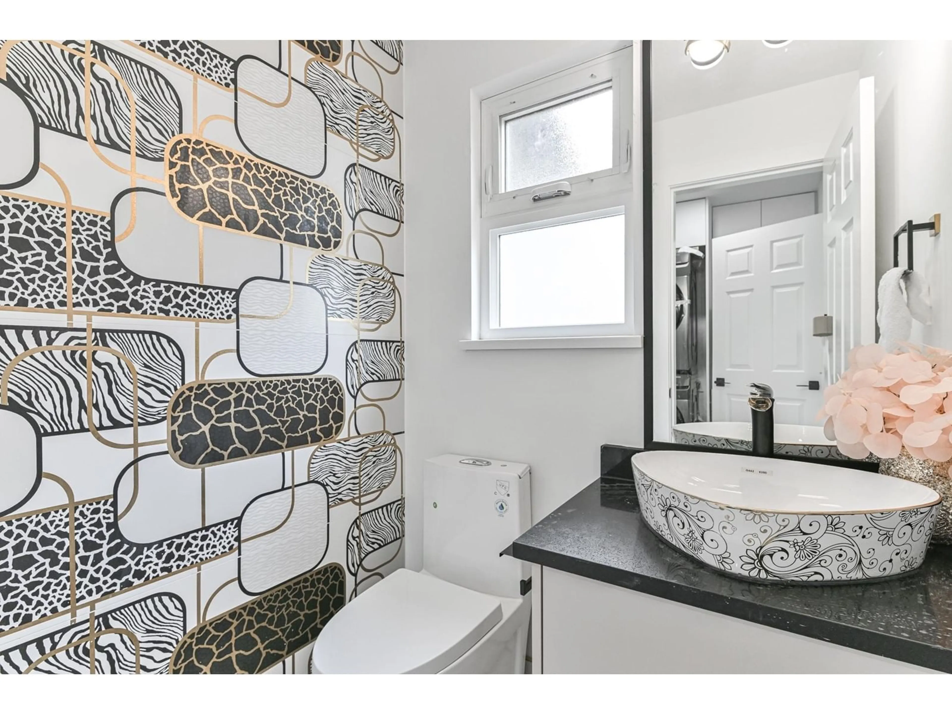 Contemporary bathroom, ceramic/tile floor for 3089 GOLDFINCH STREET, Abbotsford British Columbia V2T5J4