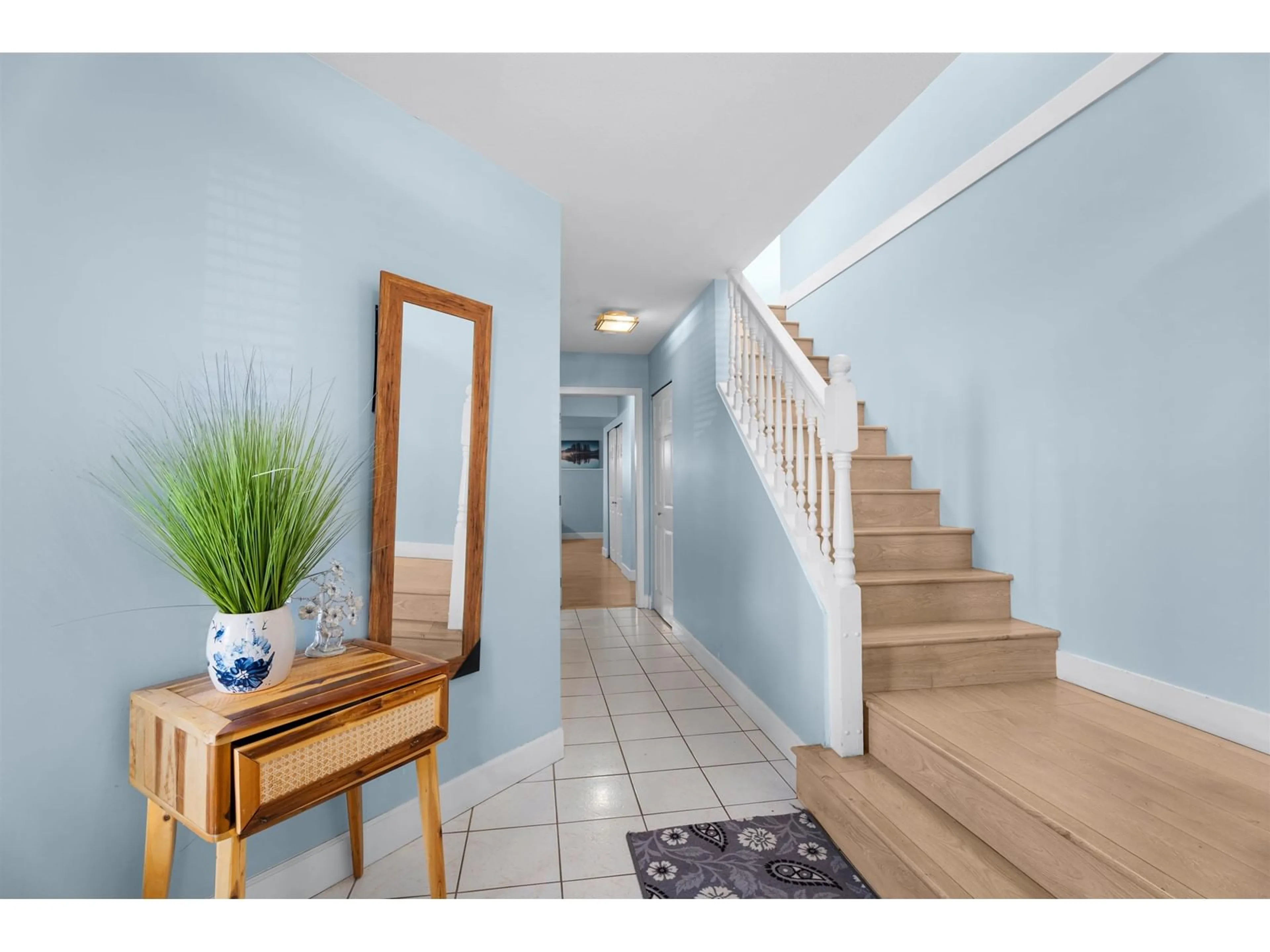 Indoor entryway for 115 - 3080 TOWNLINE, Abbotsford British Columbia V2T5M2