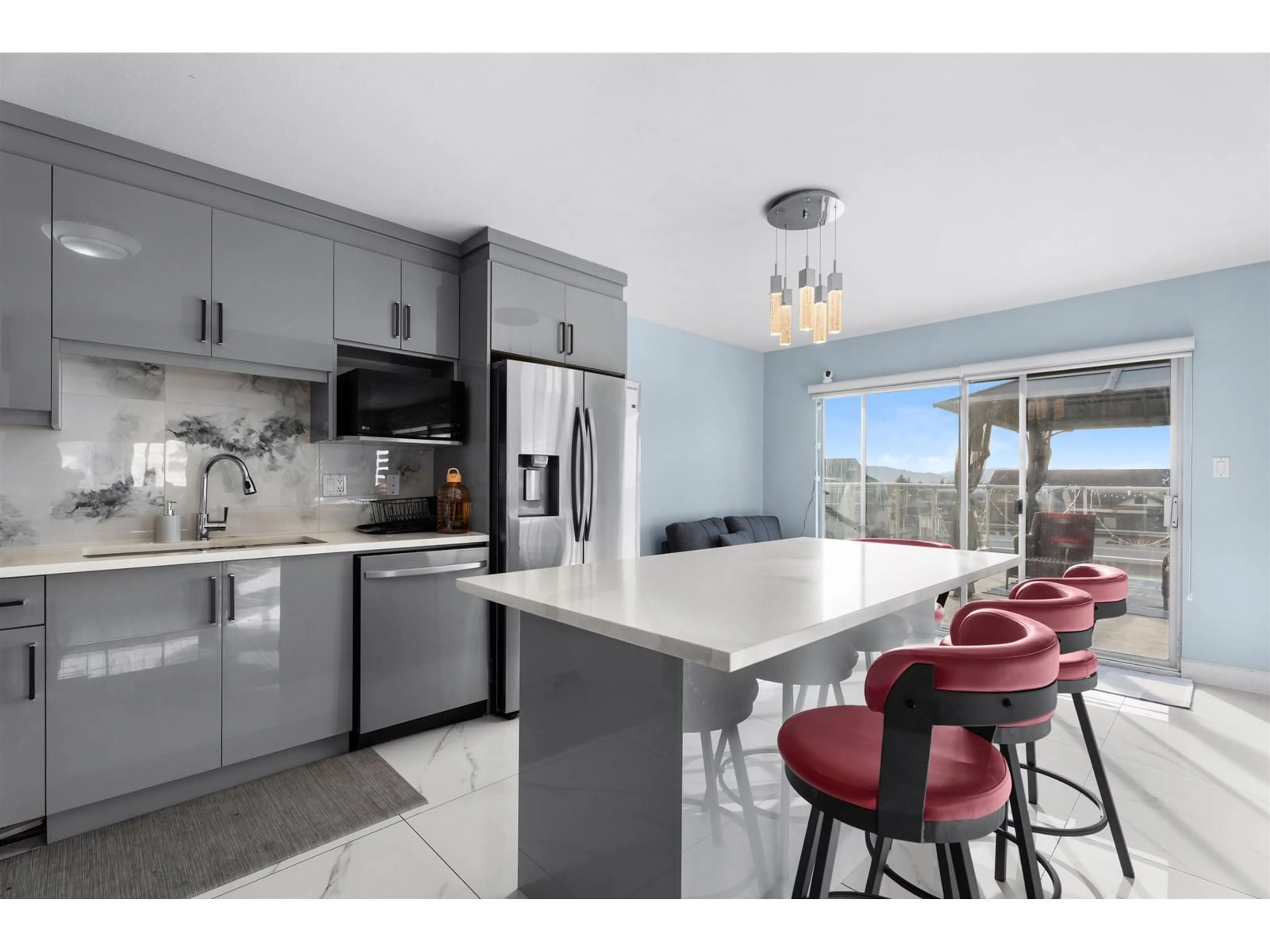 Open concept kitchen, ceramic/tile floor for 115 - 3080 TOWNLINE, Abbotsford British Columbia V2T5M2