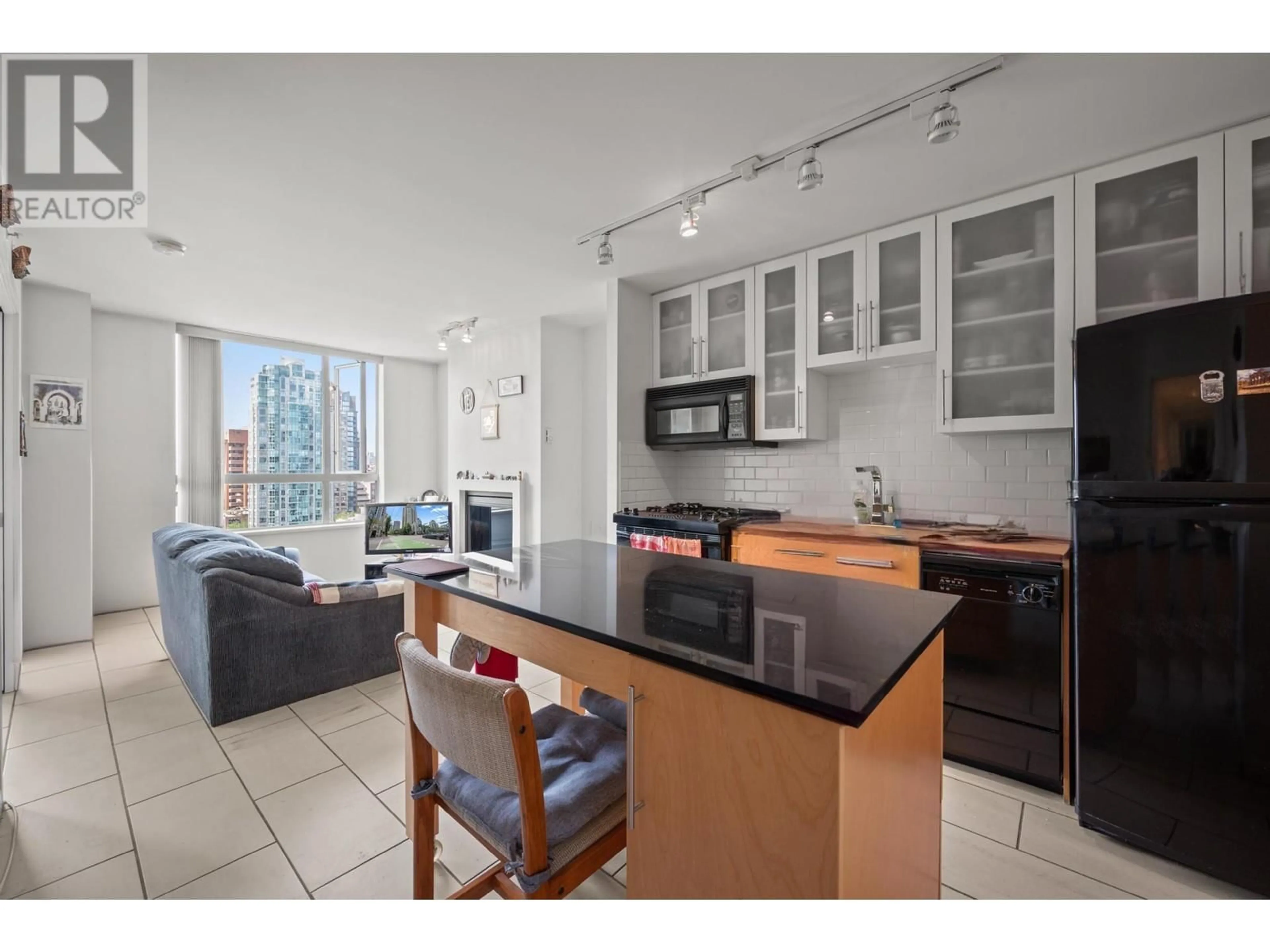 Open concept kitchen, unknown for 1801 1225 RICHARDS STREET, Vancouver British Columbia V6B1E6