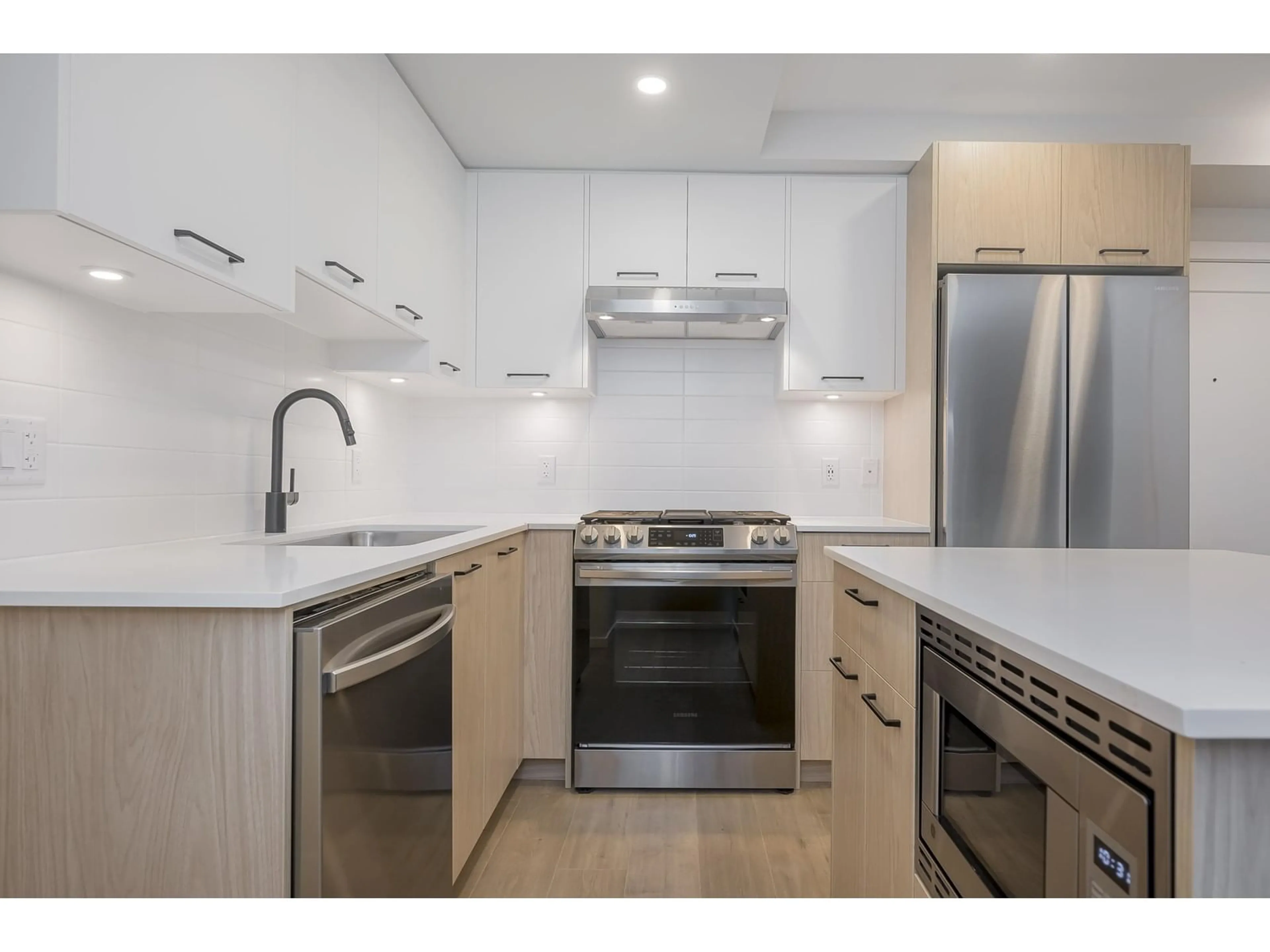 Standard kitchen, ceramic/tile floor for 102 3317 148 STREET, Surrey British Columbia V4P0H5