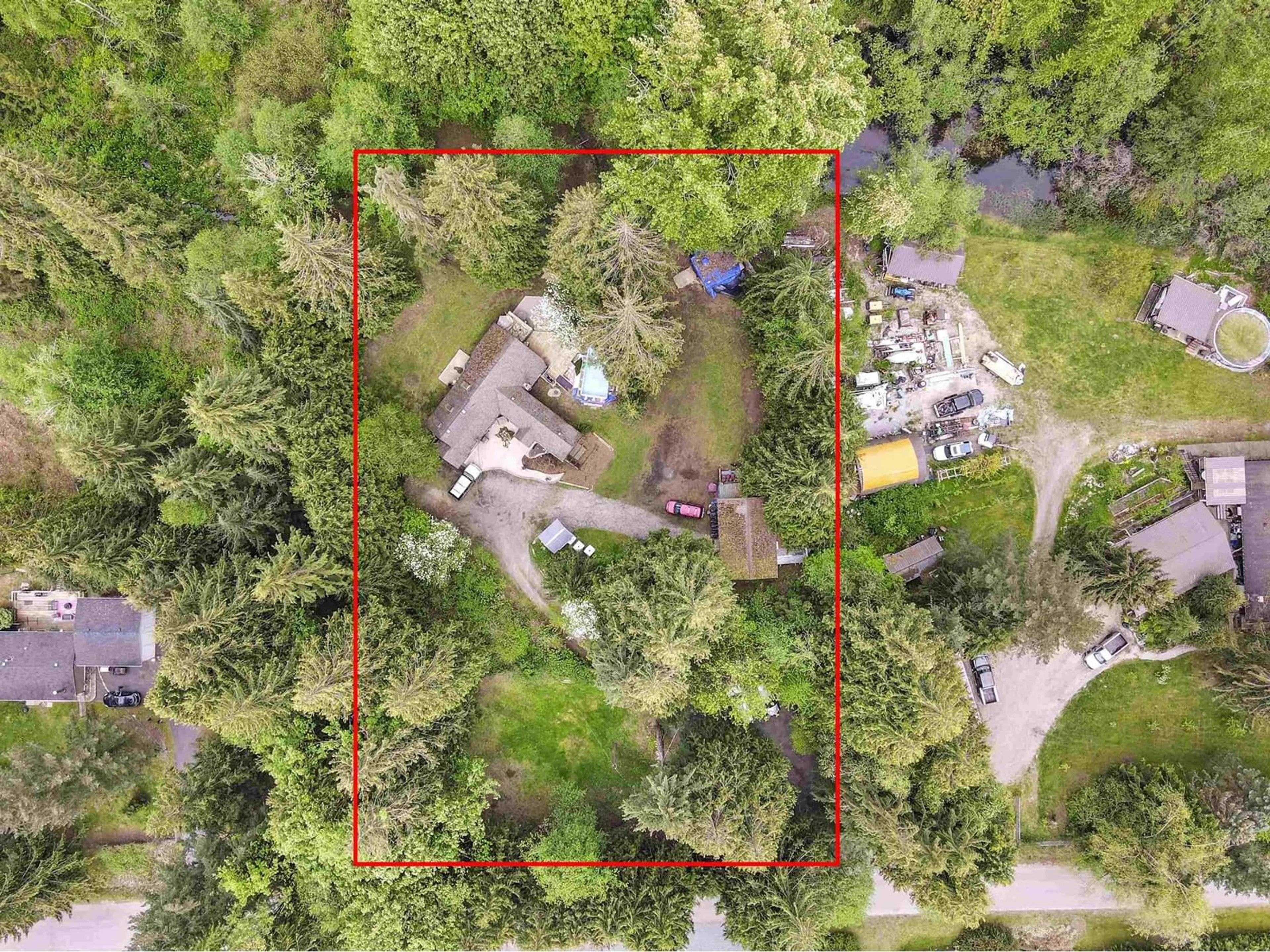 A pic from outside/outdoor area/front of a property/back of a property/a pic from drone, street for 31731 BENCH AVENUE, Mission British Columbia V4S1E6