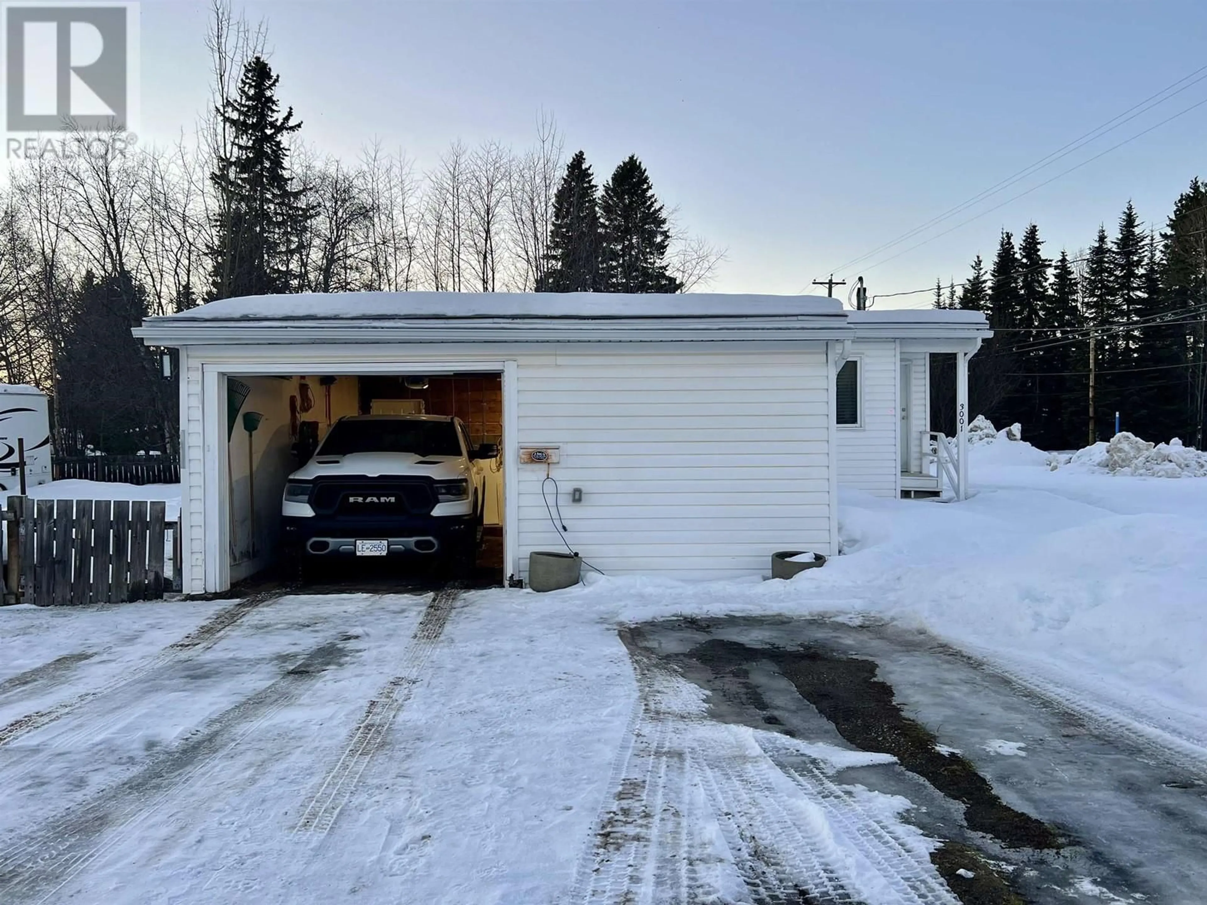 Indoor garage for 3001 E AUSTIN ROAD, Prince George British Columbia V2K2K6