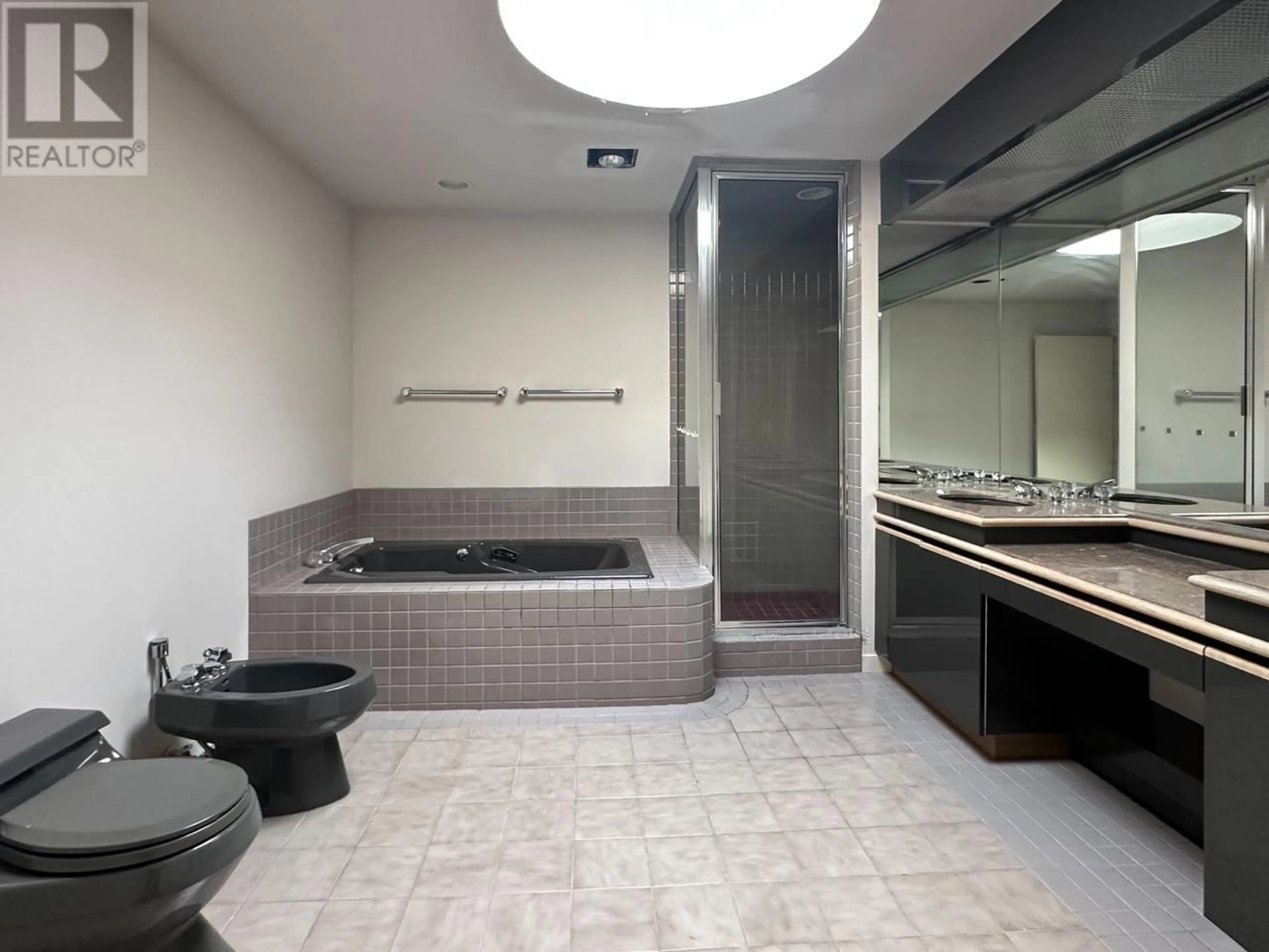Standard bathroom, ceramic/tile floor for 1289 51ST AVENUE, Vancouver British Columbia V6P1C4