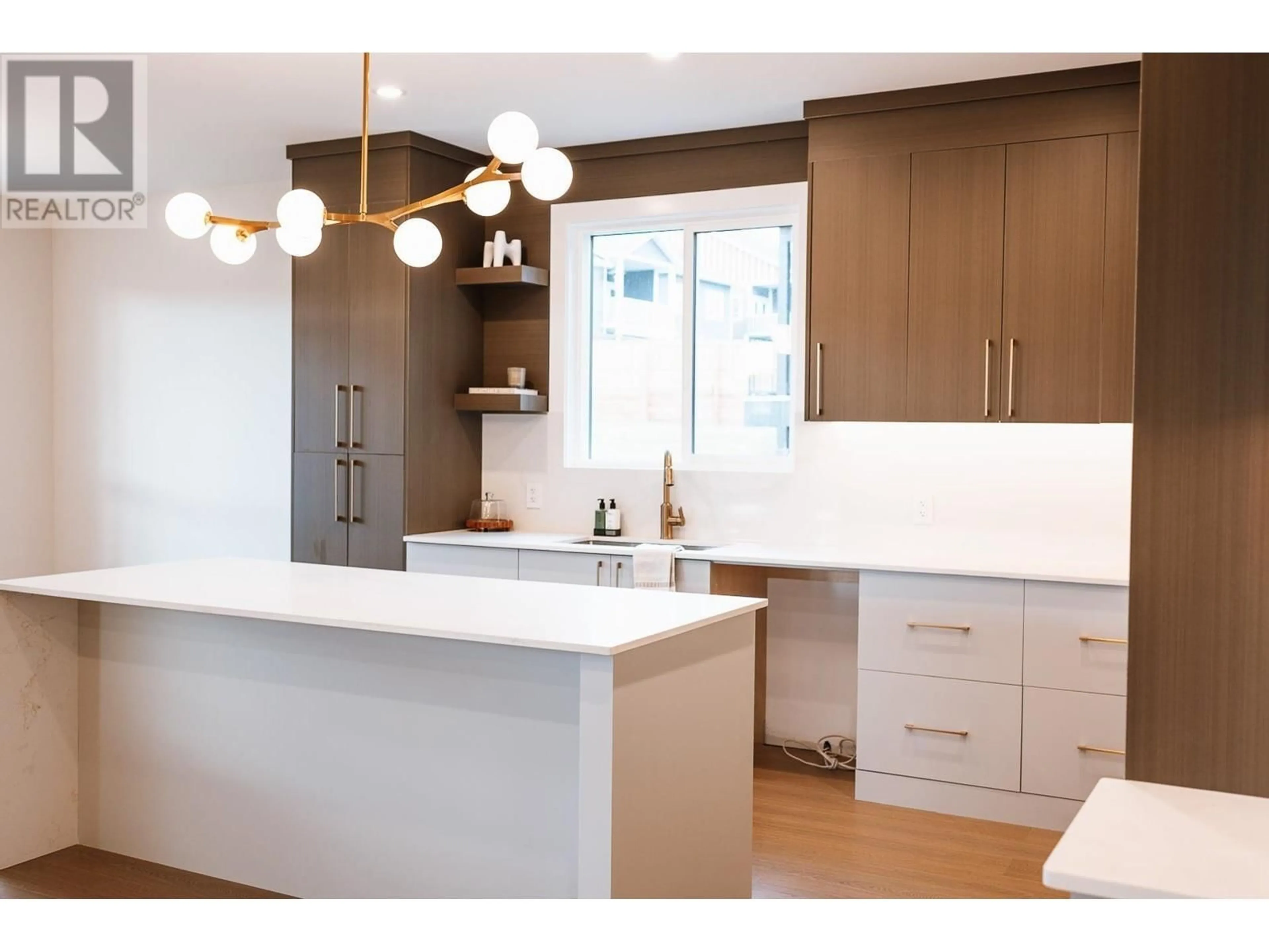 Contemporary kitchen, unknown for 2467 ROWE STREET, Prince George British Columbia V2N0B9