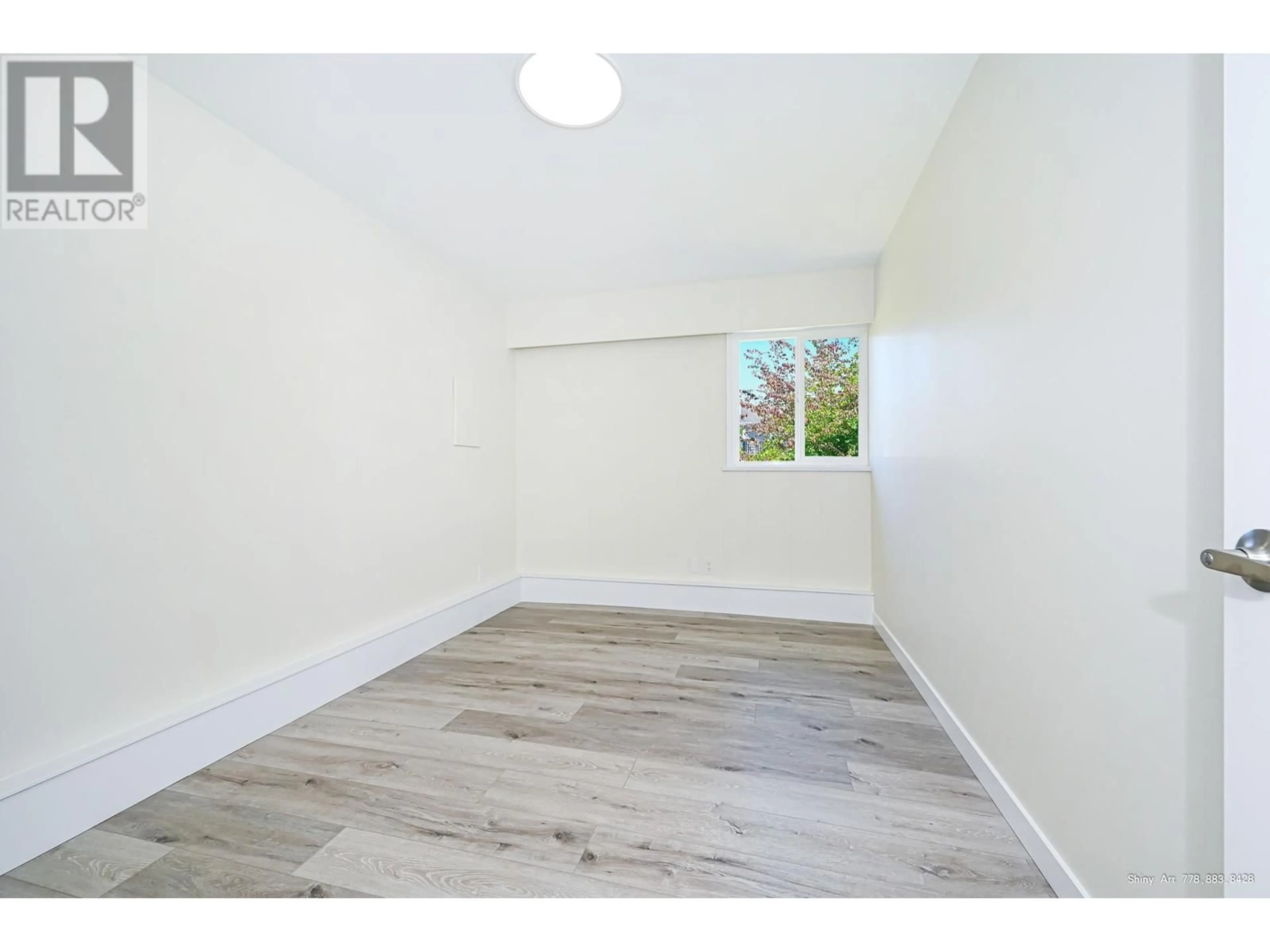 A pic of a room for 5546 MAPLE CRESCENT, Delta British Columbia V4K1G4