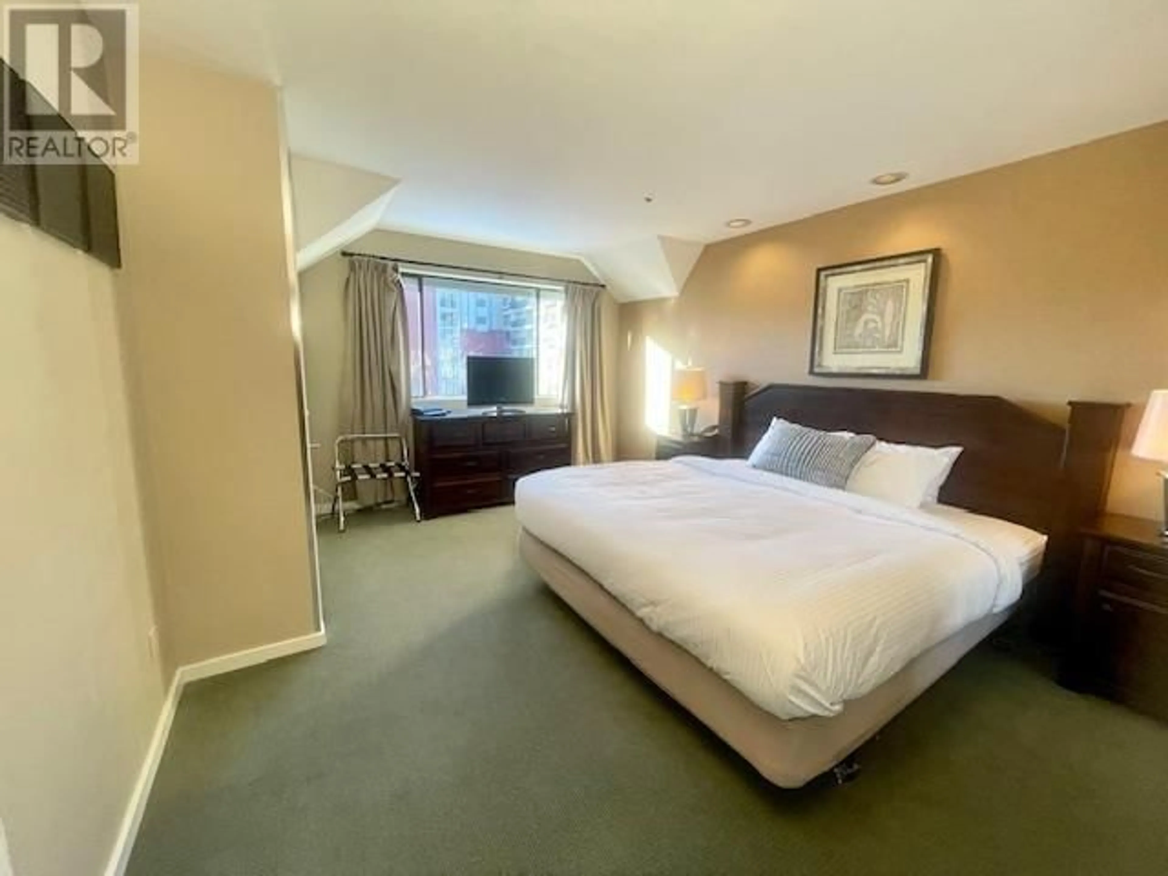 A pic of a room for 905 Wk3, 456-4293 MOUNTAIN SQUARE British Columbia V8E1H9